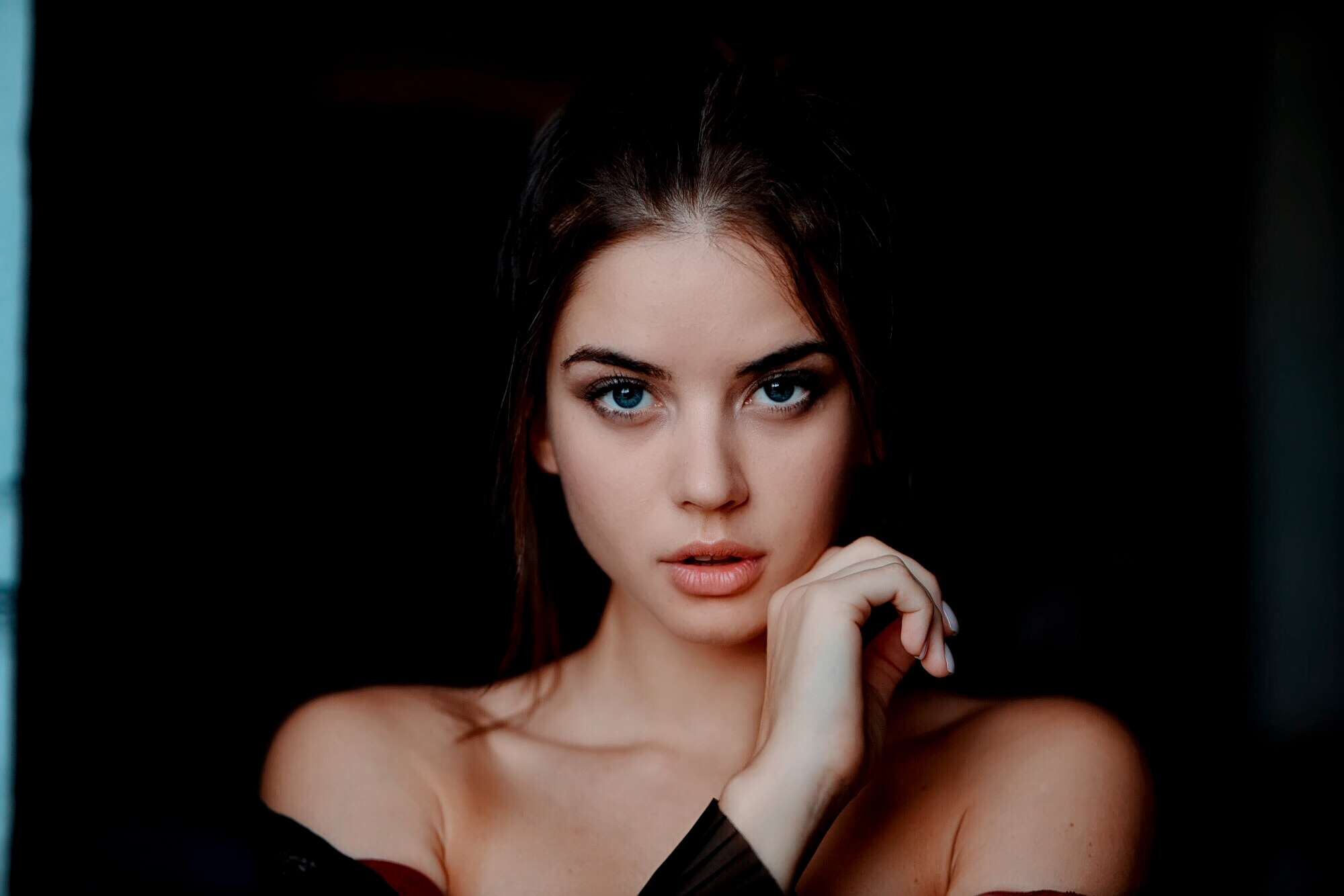 Women Blue Eyes Bare Shoulders Portrait Face Painted Nails Brunette Tatyana Kozelkina 2000x1334