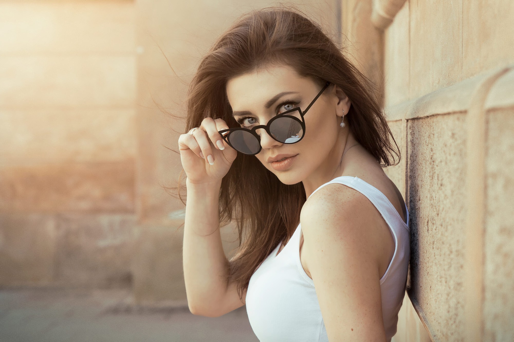 Svetlana Grabenko Model Women Blue Eyes Lips Face Tank Top Bare Shoulders Sunglasses Wall Tonny Jorg 2000x1334