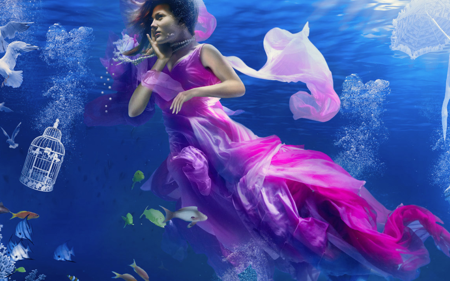 Woman Model Underwater Fish Cage 1440x900