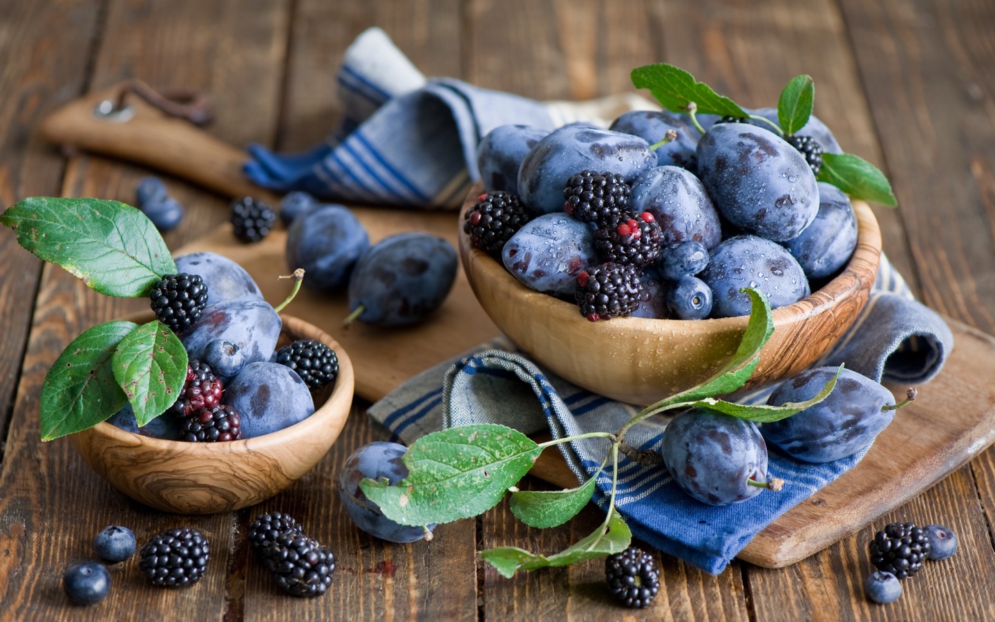 Food Fruit Blackberries Bowls Wooden Surface Blueberries 1440x900