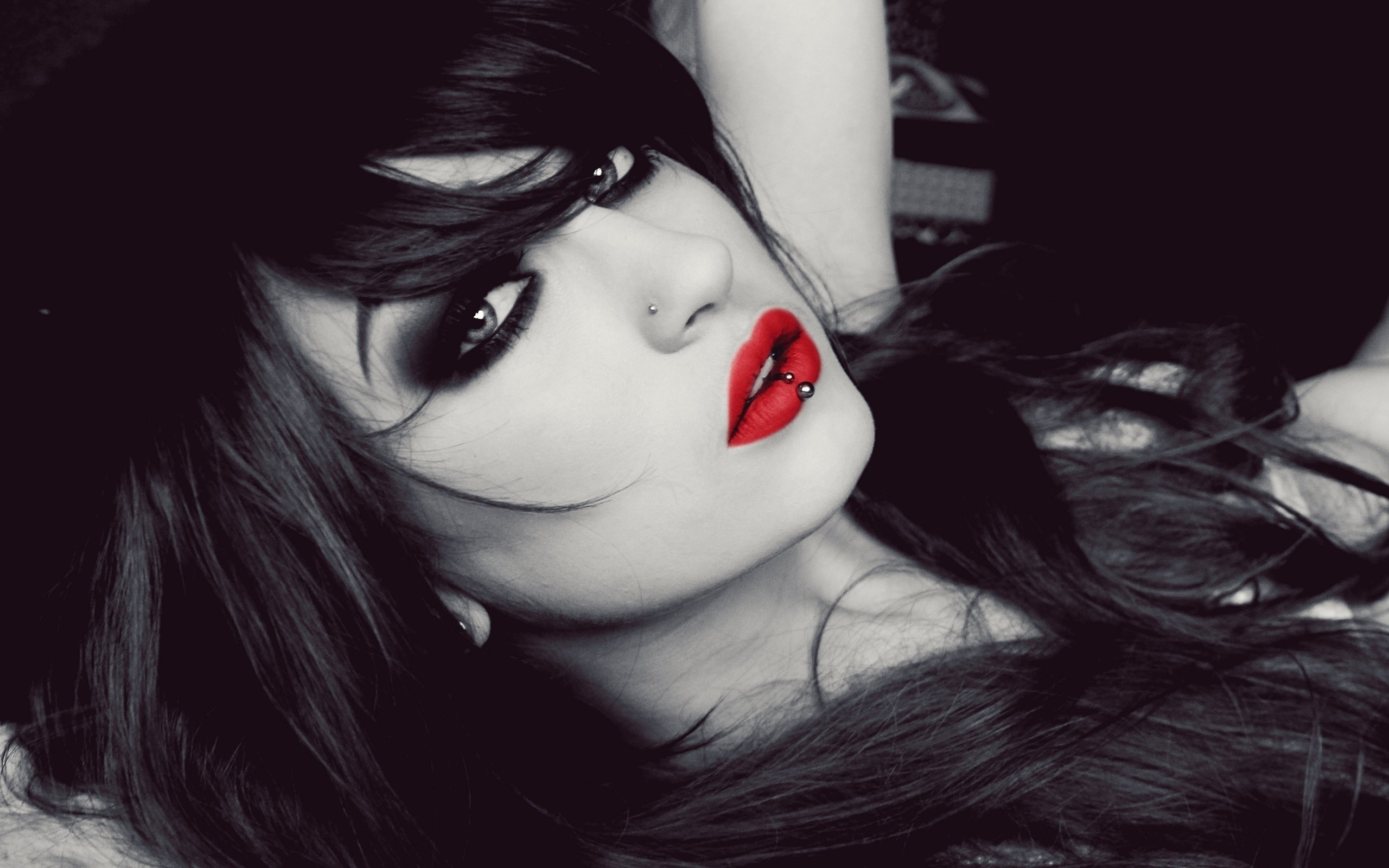 Niky Von Macabre Women Piercing Nose Rings Selective Coloring Lolina Green 2560x1600