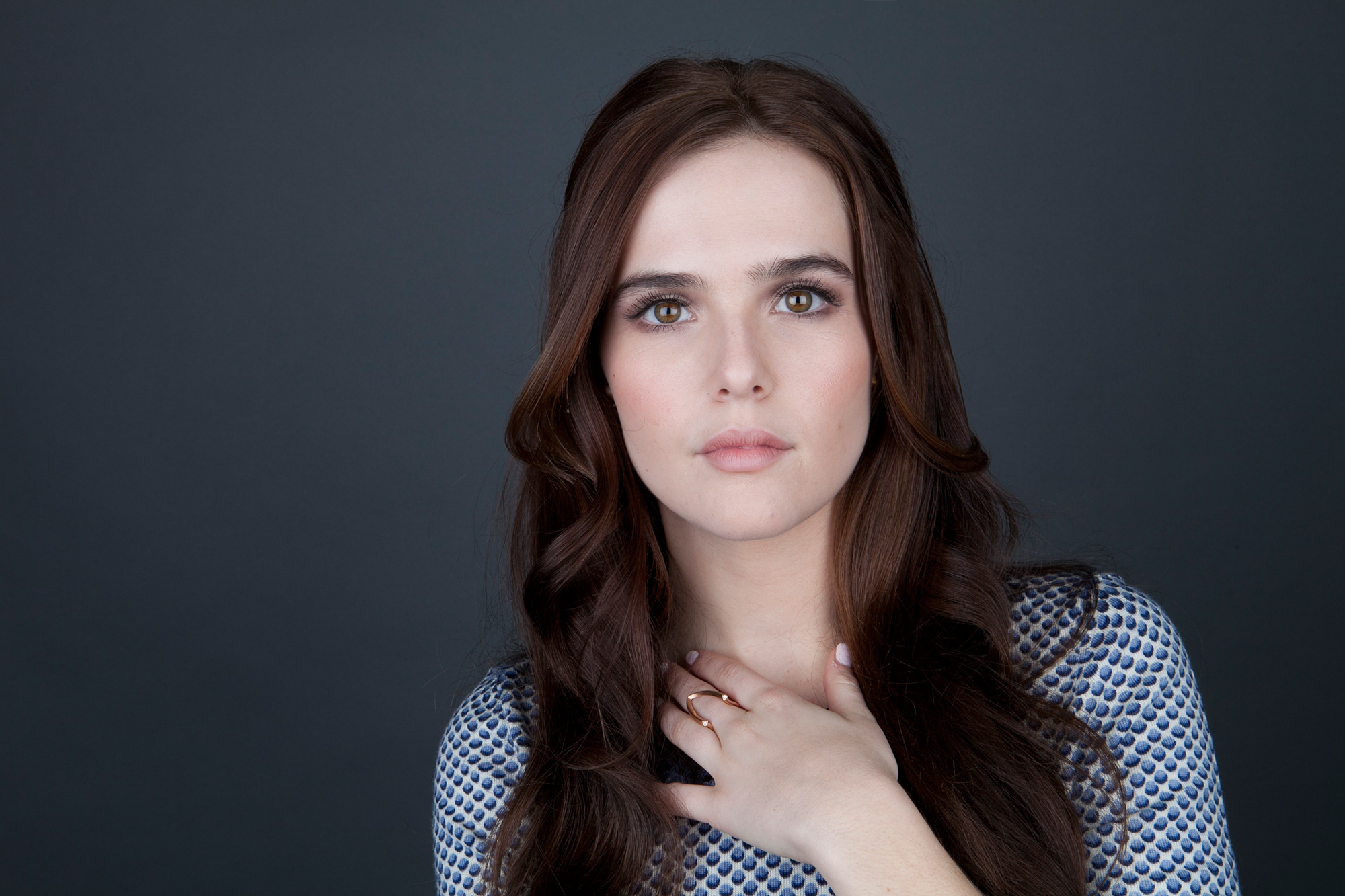 Zoey Deutch Simple Background Brunette Looking At Viewer Celebrity Wallpaper Resolution 0372