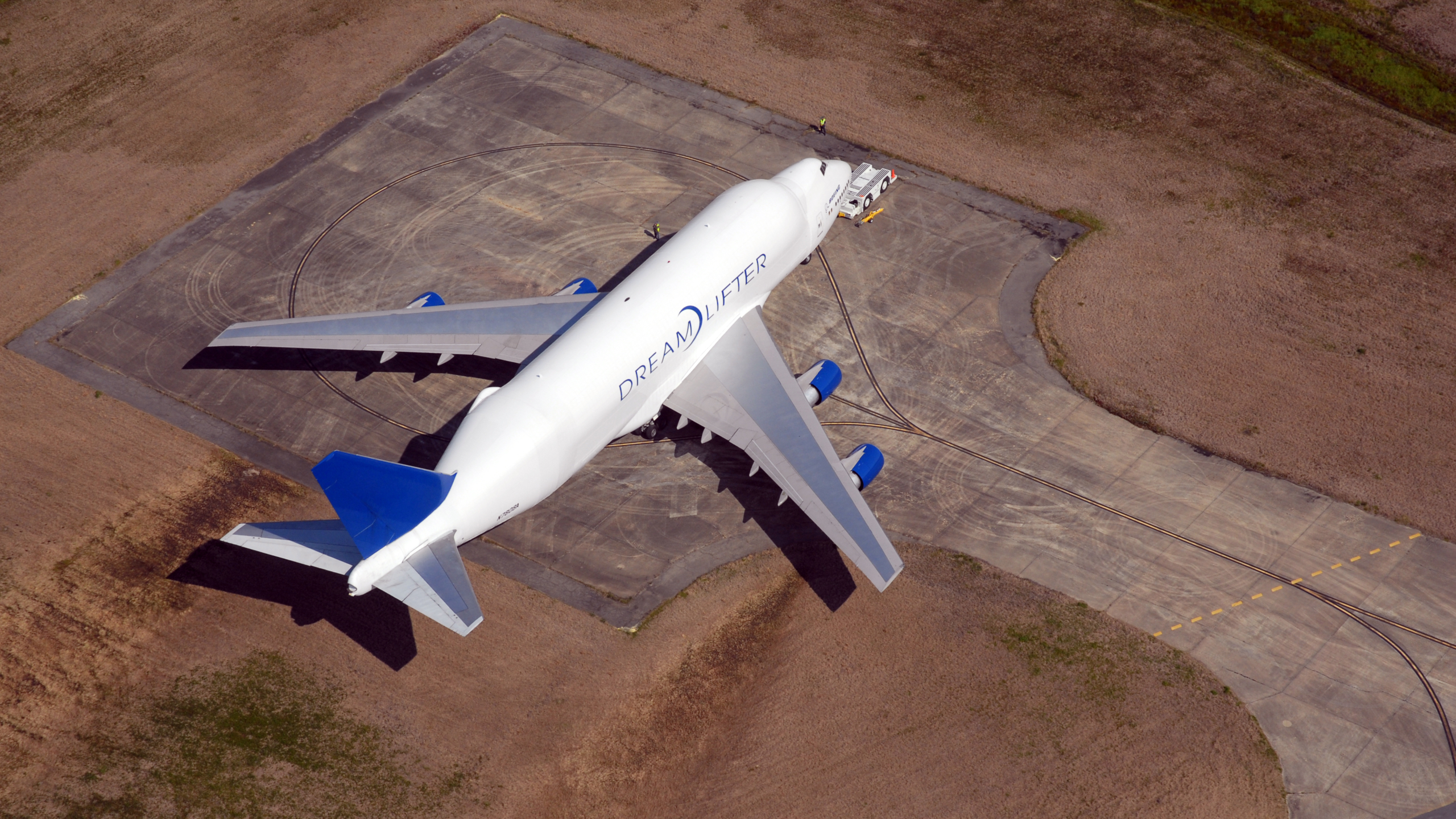 Airplane Boeing 747 Dreamlifter 2560x1440