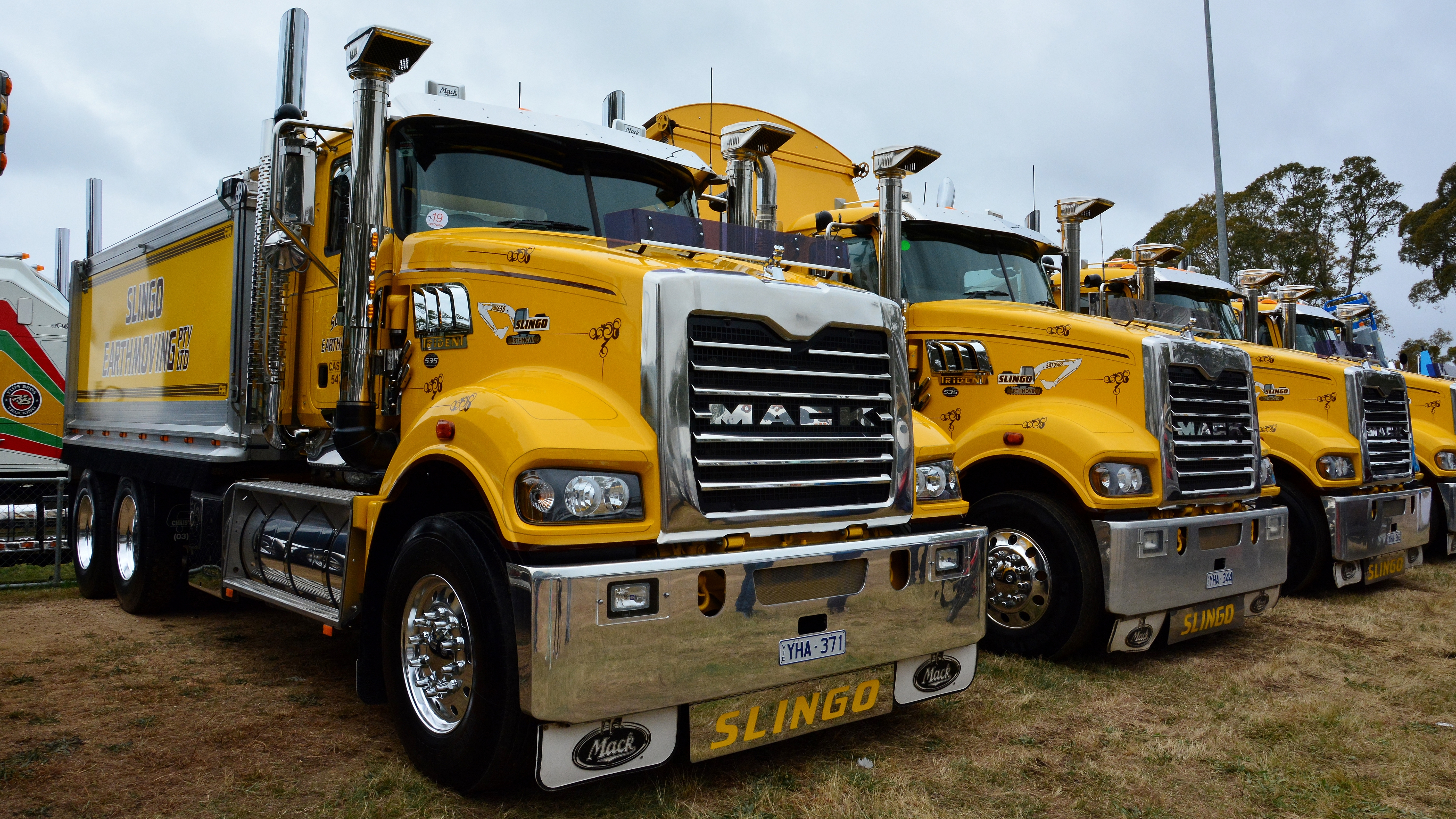 Vehicles Mack Trucks 6000x3375