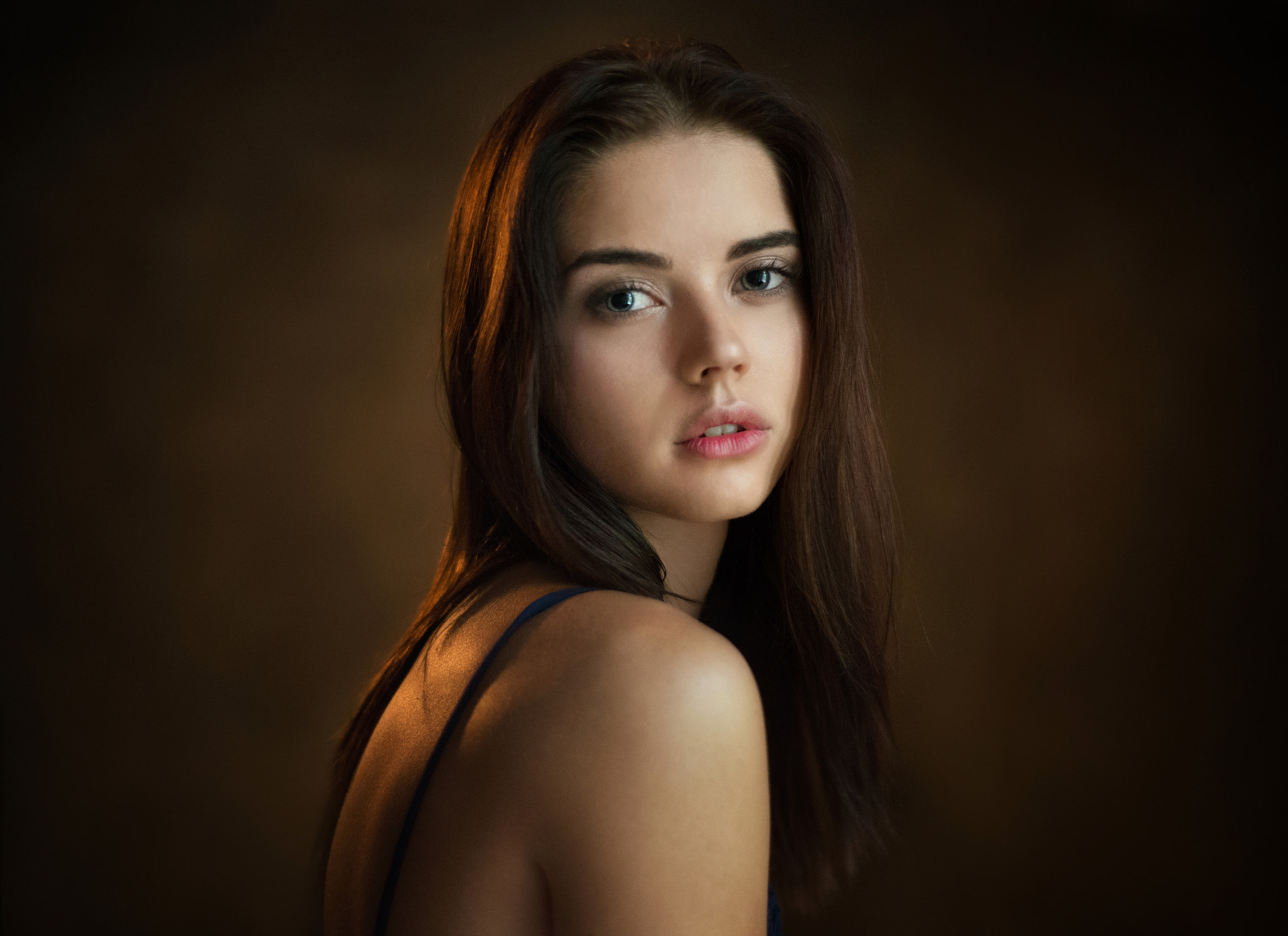 Women Tatyana Kozelkina Maxim Maximov Portrait Simple Background 500px Brunette 2048x1488