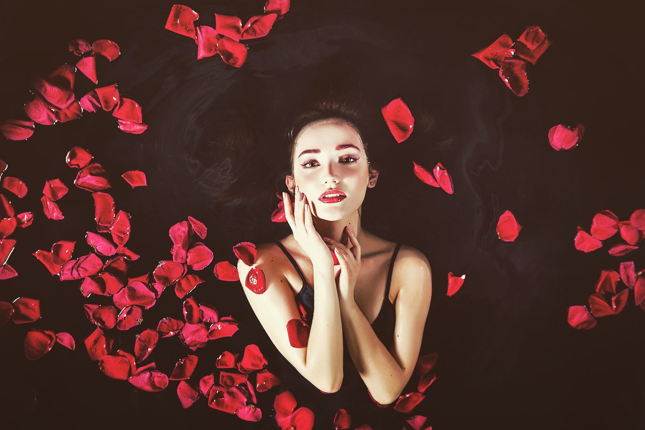 Women Model Looking At Viewer Brunette Rose Petals Lipstick Red Lipstick Touching Face Natural Light 1280x853