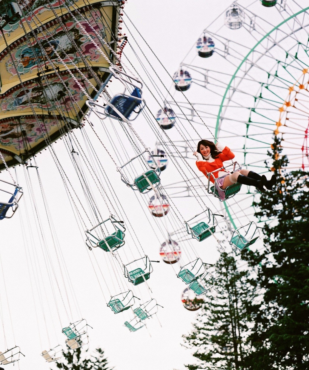 Visual Young Jum Sasaki Nozomi Asian Theme Parks Ferris Wheel Low Angle 1070x1280