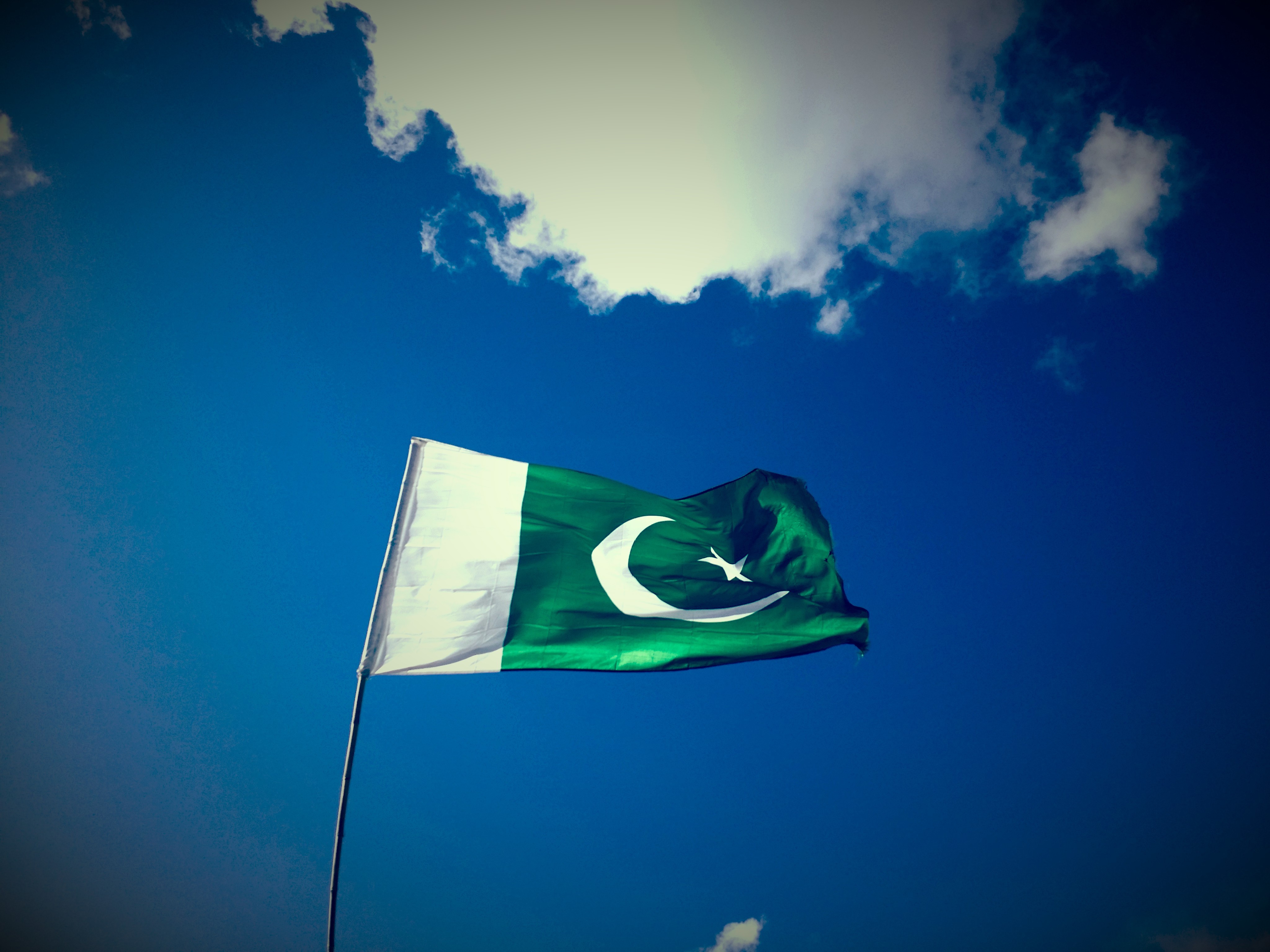 Flag Pakistan Green Sky 4096x3072