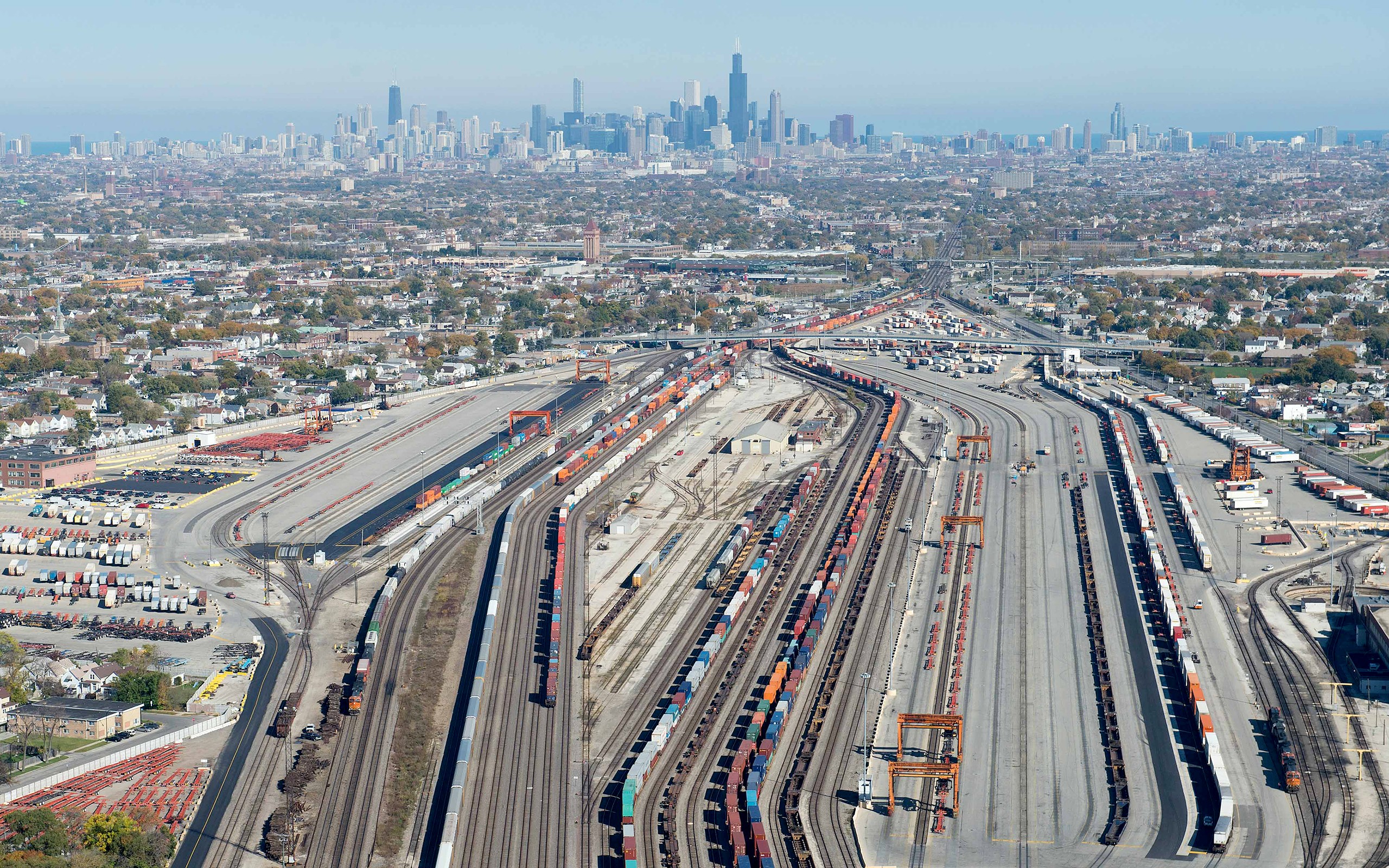Rail Yard Train City Chicago USA Aerial View 2560x1600