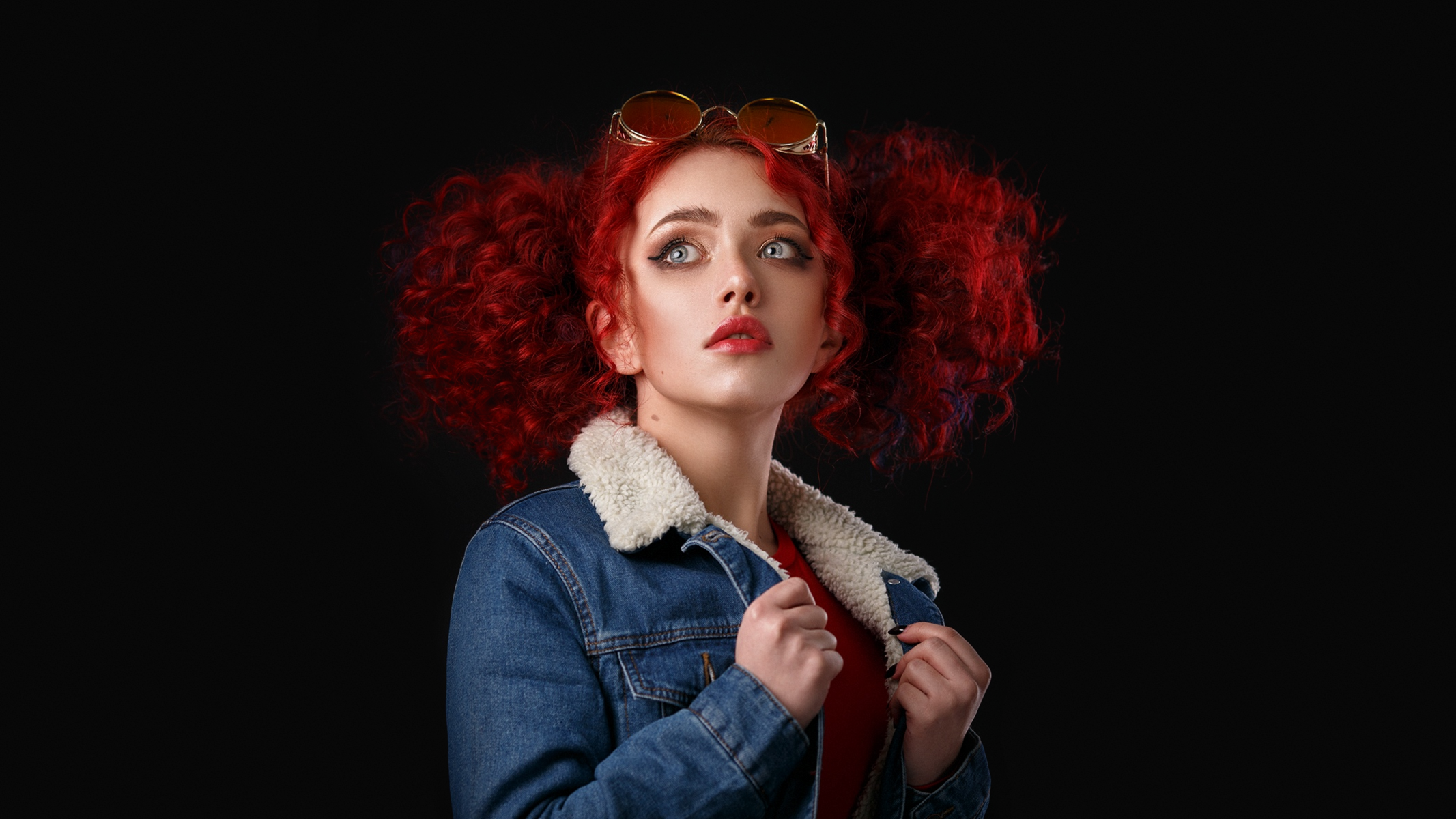 Women Model Redhead Curly Hair Sunglasses Portrait Looking Away Jeans Jacket Jacket Denim Holding Cl 2133x1200