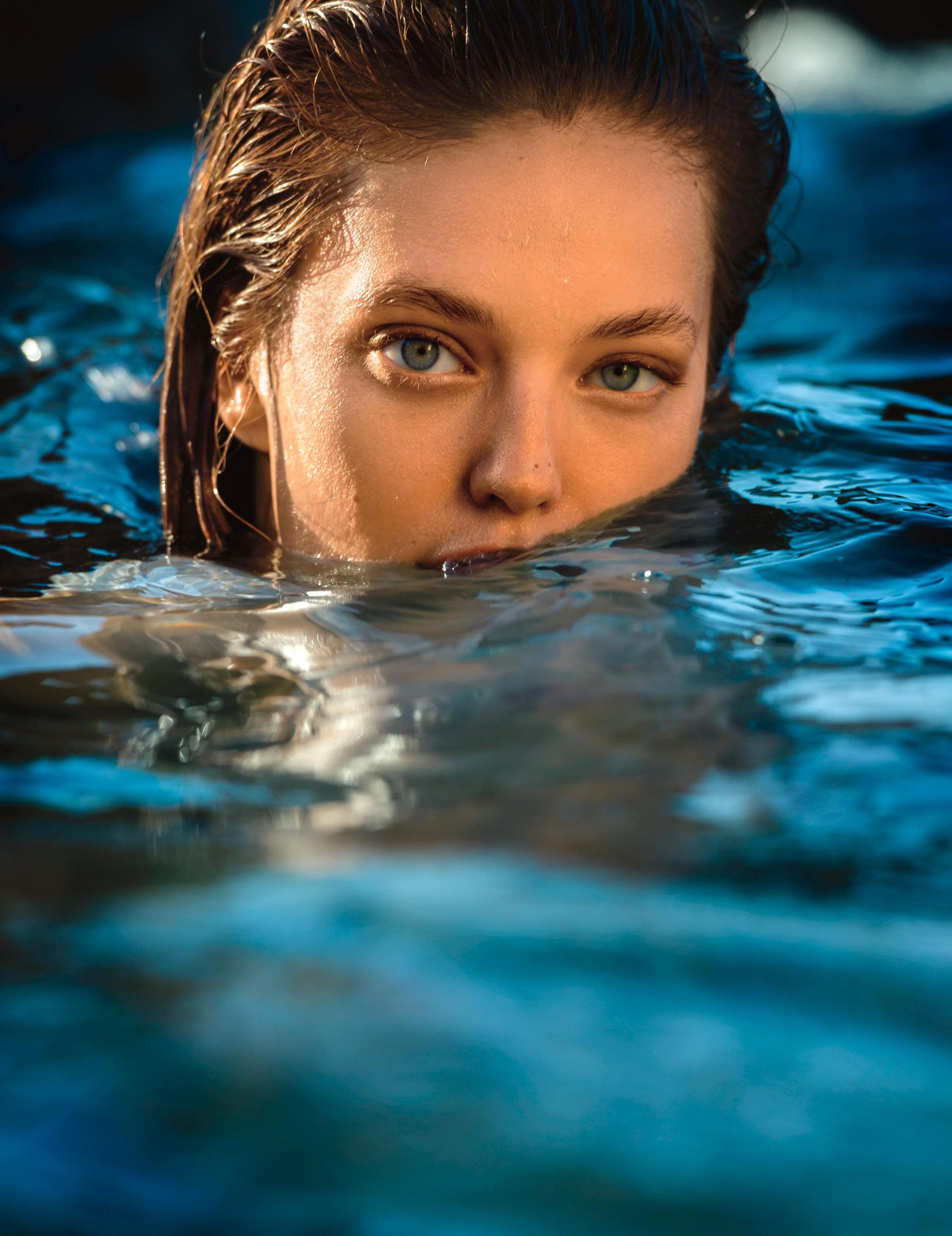 Emily DiDonato Gilles Bensimon Brunette Women Outdoors Blue Eyes In Water Portrait Display 1842x2392
