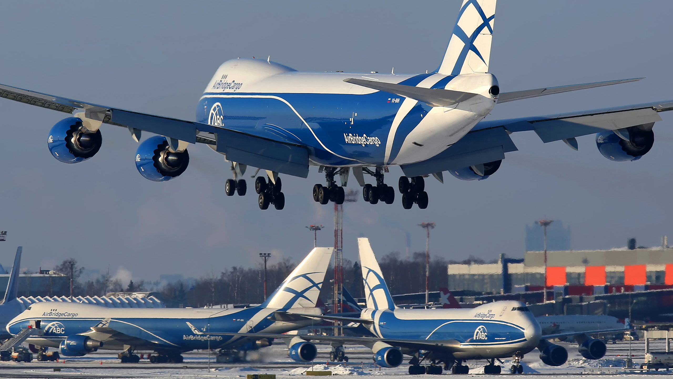 Boeing 747 Airplane Aircraft Cargo Airport 2560x1440