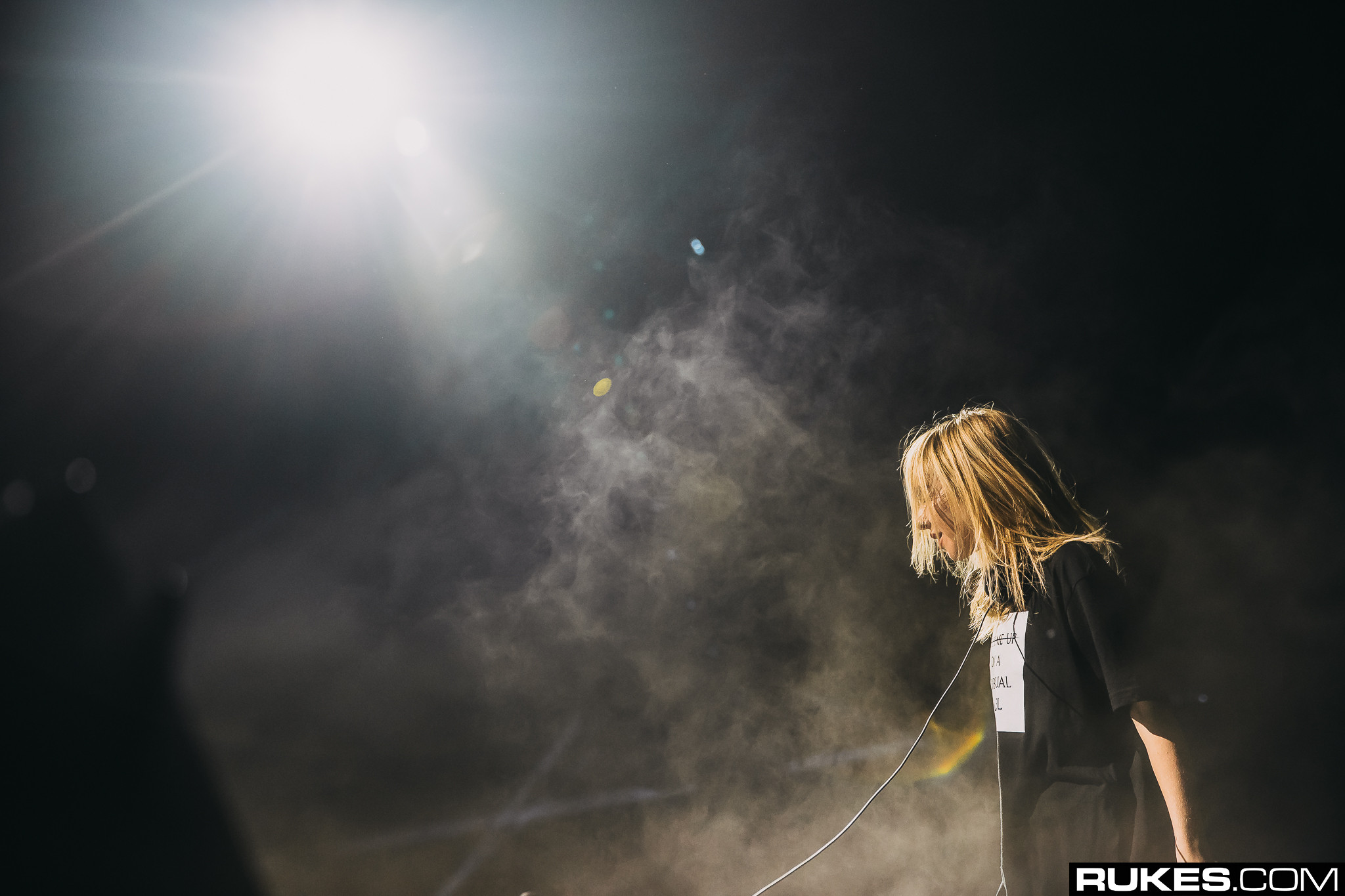 Alison Wonderland DJs Blonde Rukes Smoke 2048x1365