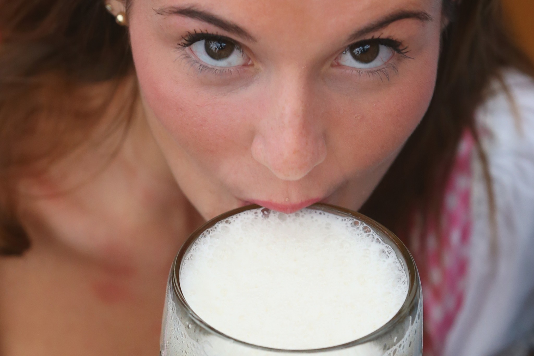Women Model Brunette Long Hair Face Looking At Viewer Beer Oktoberfest Brown Eyes Drinking Drinking  2048x1365