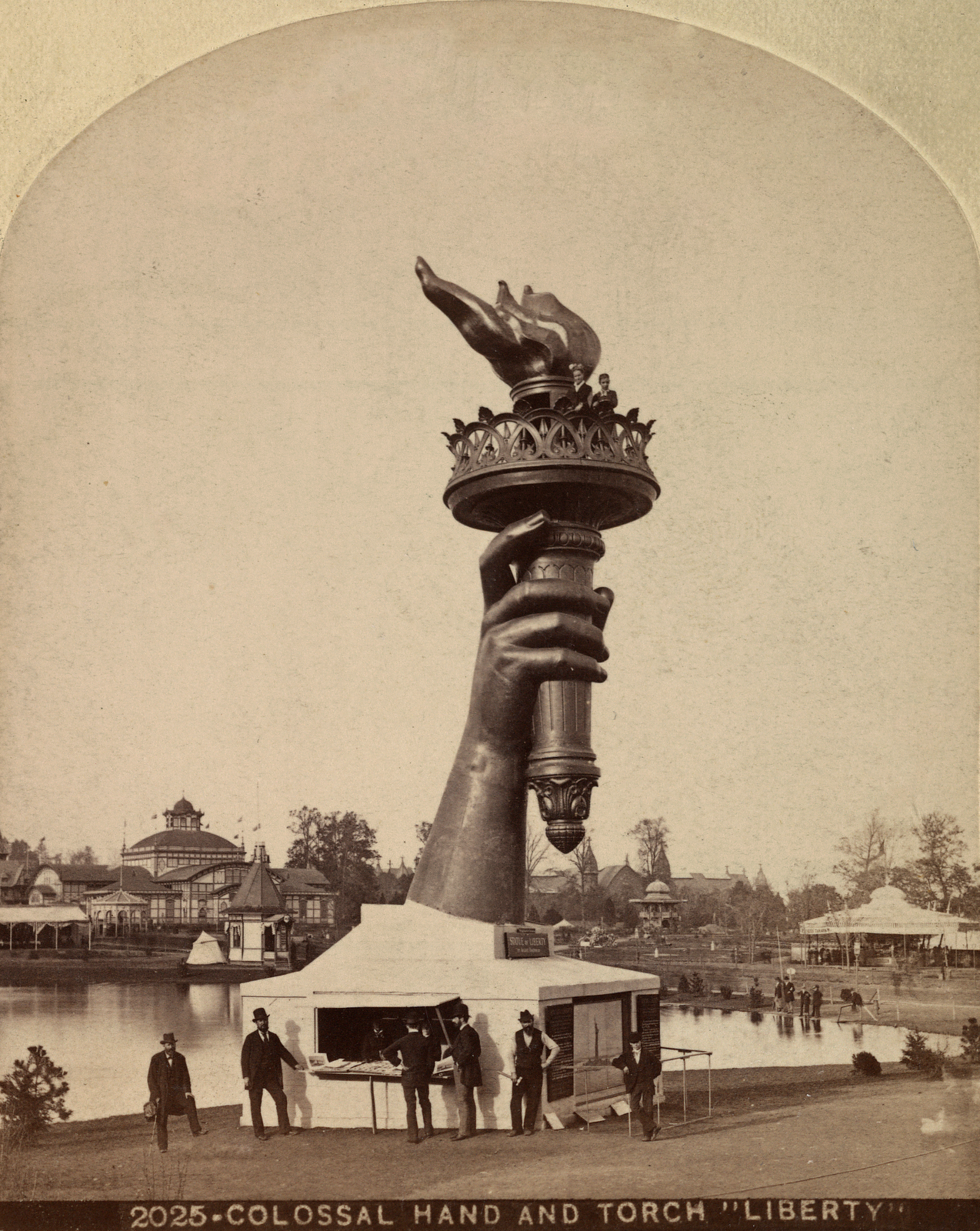 Architecture Building Old Building History Statue Of Liberty People Men Women Lake Old Photos Sepia  1274x1600