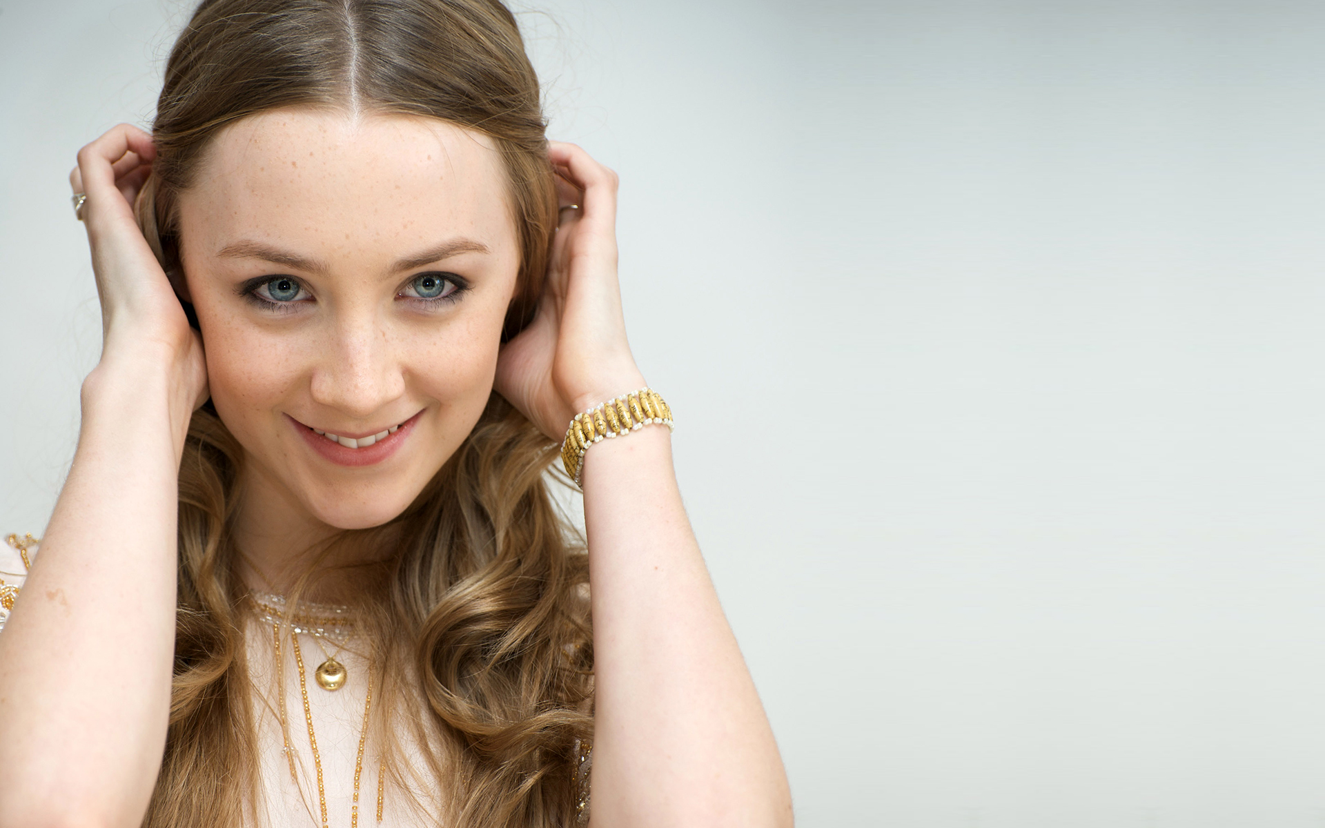 Saoirse Ronan Actress Blue Eyes Smile Face 1920x1200