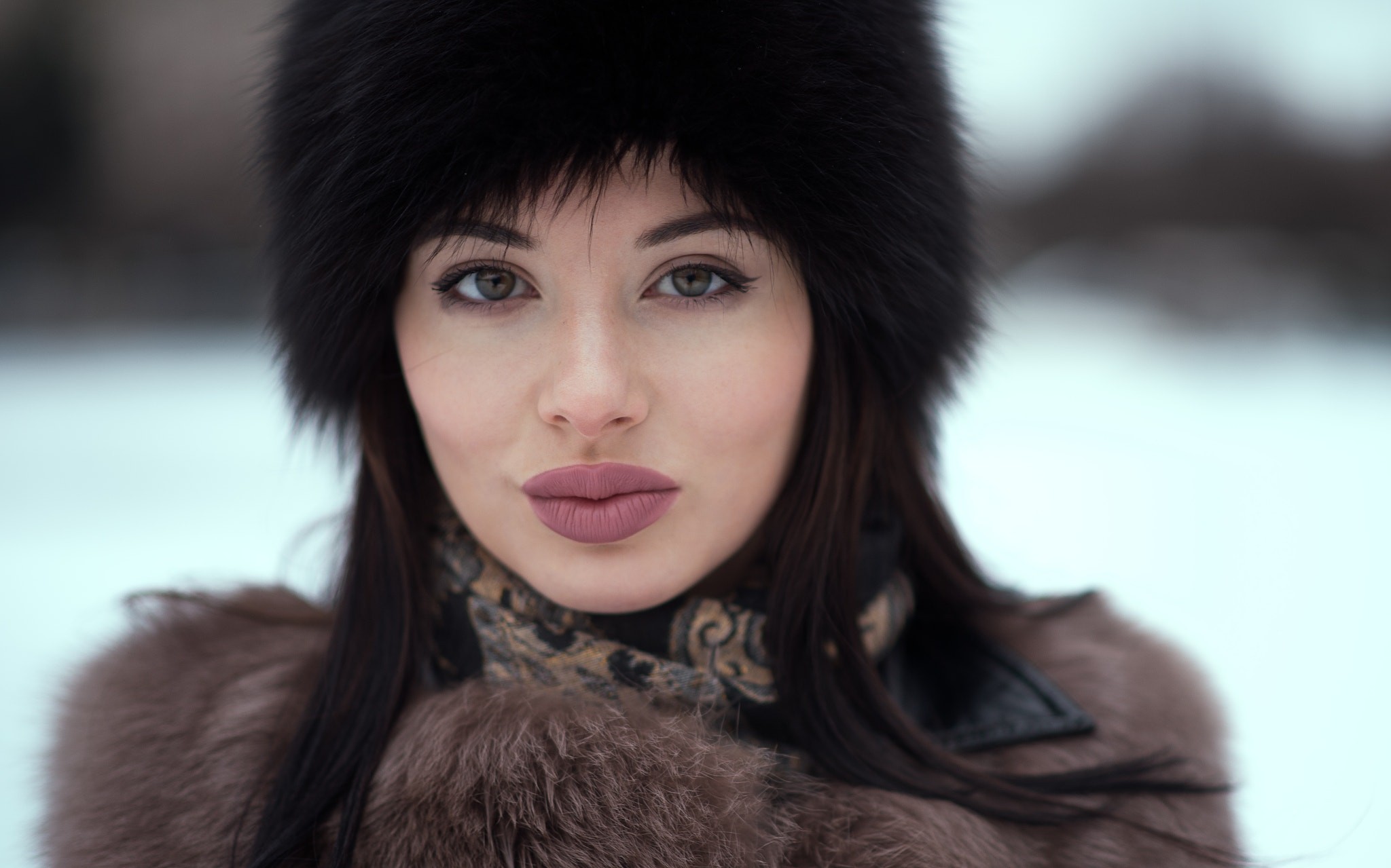 Women Depth Of Field Fur Portrait Face Women Outdoors Brunette Green Eyes Millinery Black Hair Fur C 2048x1279