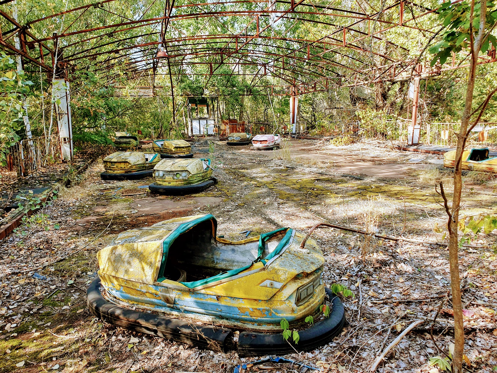 Pripyat Chernobyl Apocalyptic Nuclear Ruin Vehicle Wreck Plants Abandoned 1717x1288