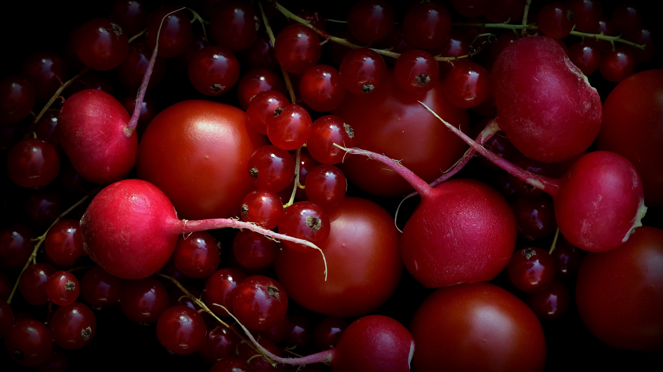 Red Food Fruit Vegetables Radish Tomatoes Red Currant 2560x1438