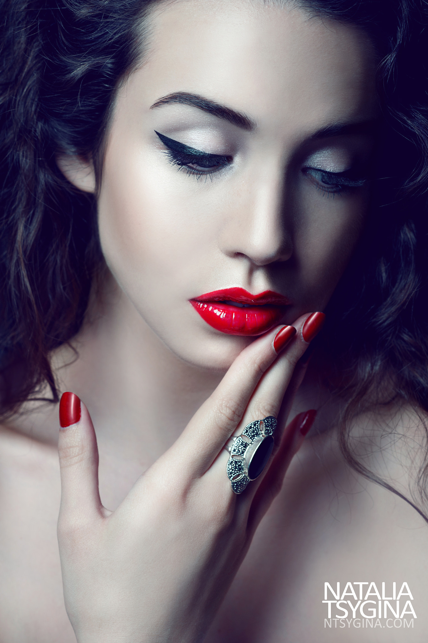 Natalia Tsygina Women Wavy Hair Brunette Make Up Eyeliner Lipstick Red Lipstick Jewelry Rings Painte 1363x2048