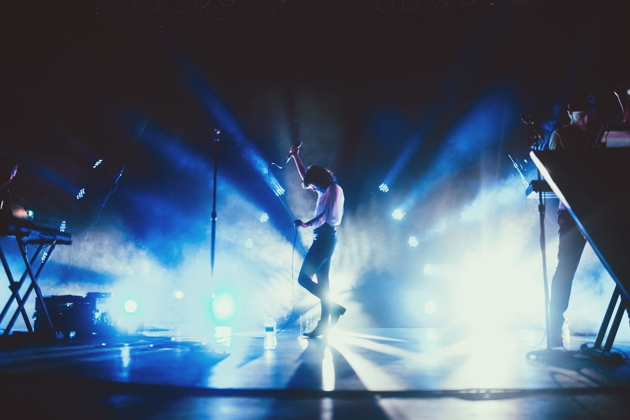 Concerts Silhouette Lauren Mayberry Chvrches Stages Stage Shots Stage Light Singer Musician Band 2048x1365