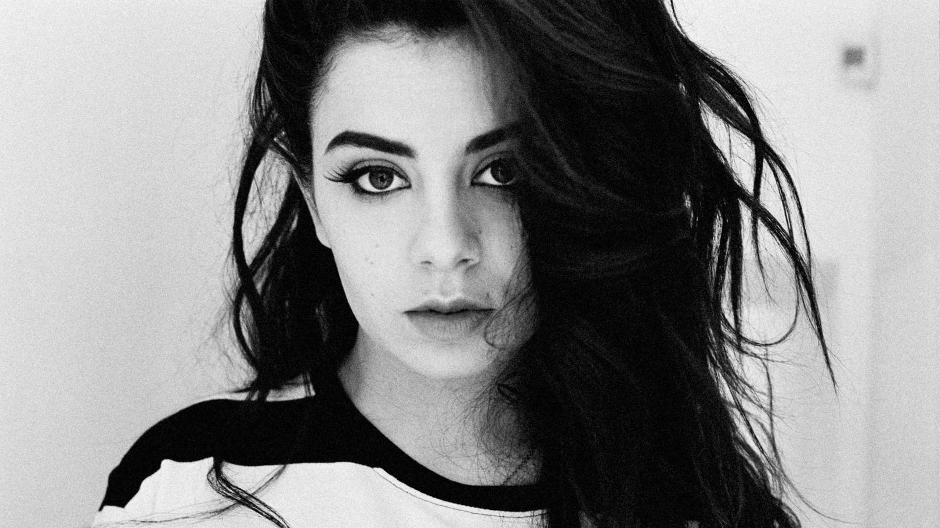 Charli XCX Looking At Viewer Women Portrait Monochrome Long Hair 1920x1080