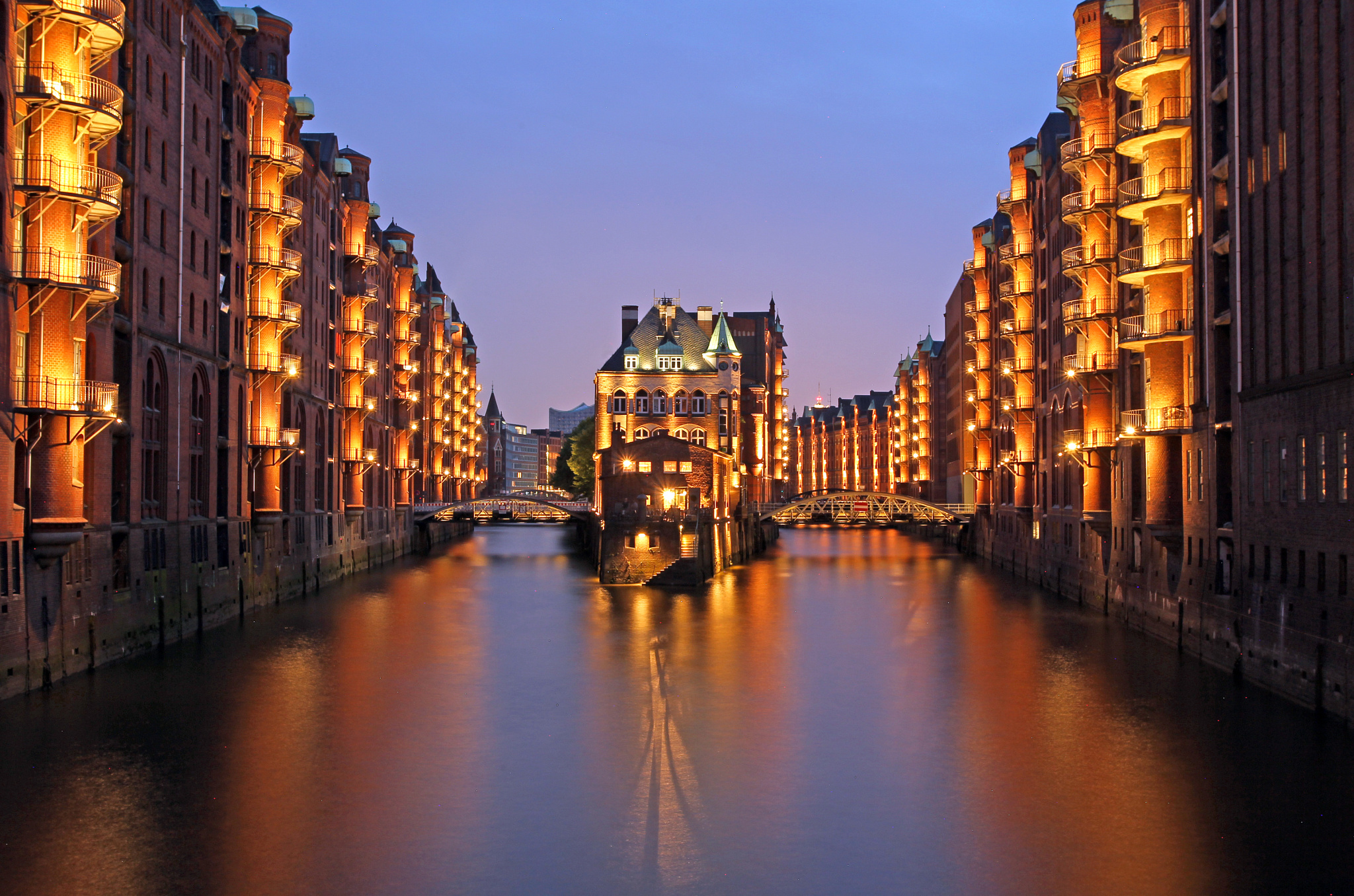 Night Light Hamburg Germany Building River 2048x1356