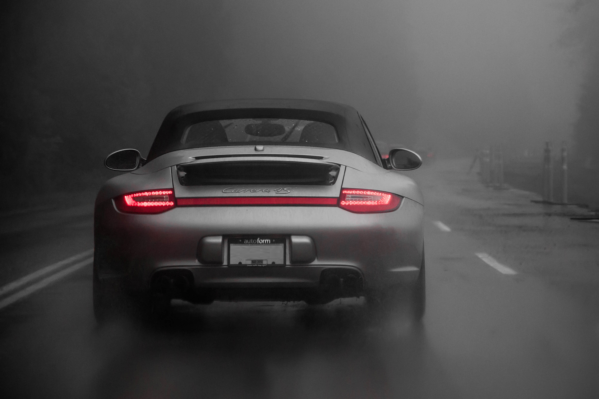 Porsche 911 Carrera 4S 2100x1400