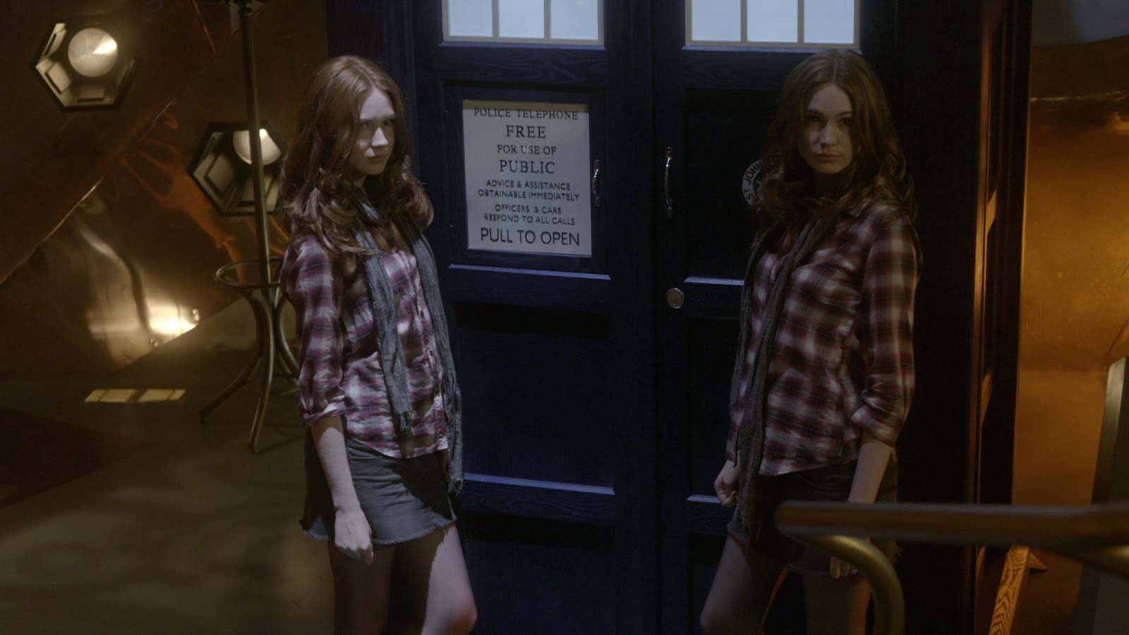 Doctor Who TARDiS Amy Pond Karen Gillan 1600x900