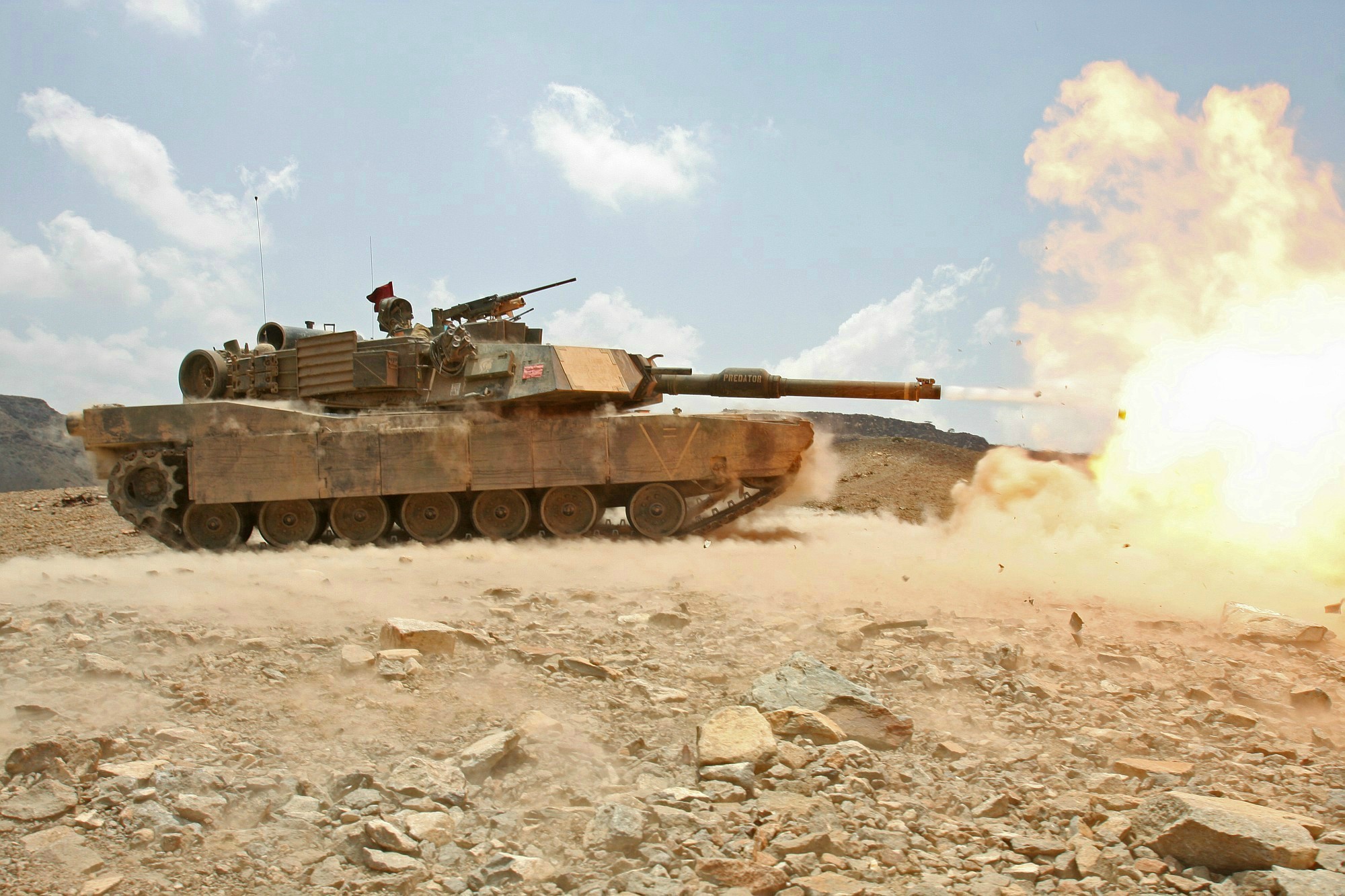 M1A1 Abrams 2000x1333