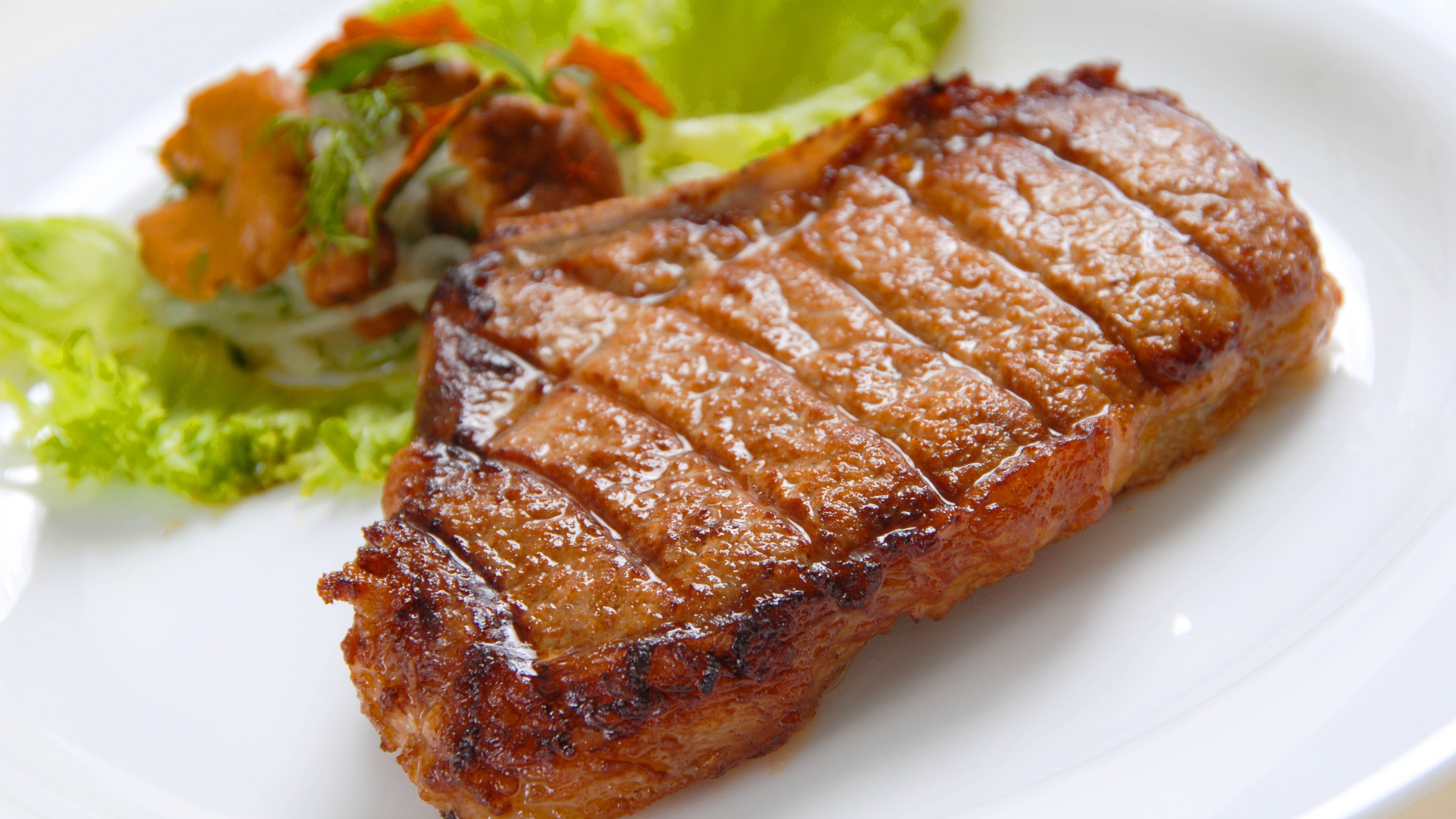 Meat Steak Food Animals Cow Flesh Muscles Death Lettuce Plates 3840x2160