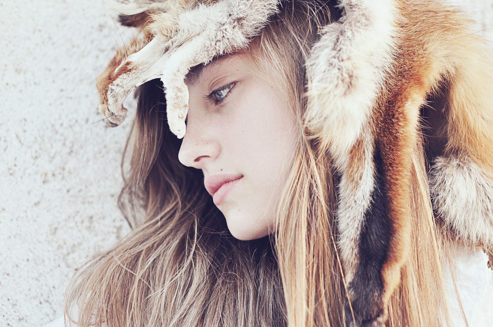 Women Model Blonde Closeup Fur Cap 2048x1360
