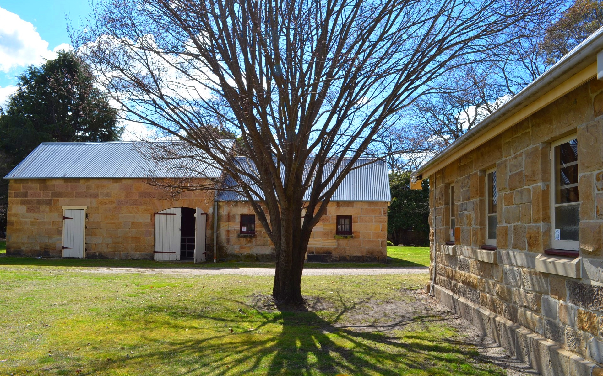 House Building Lithgow Tree Eskbank House 1920x1200