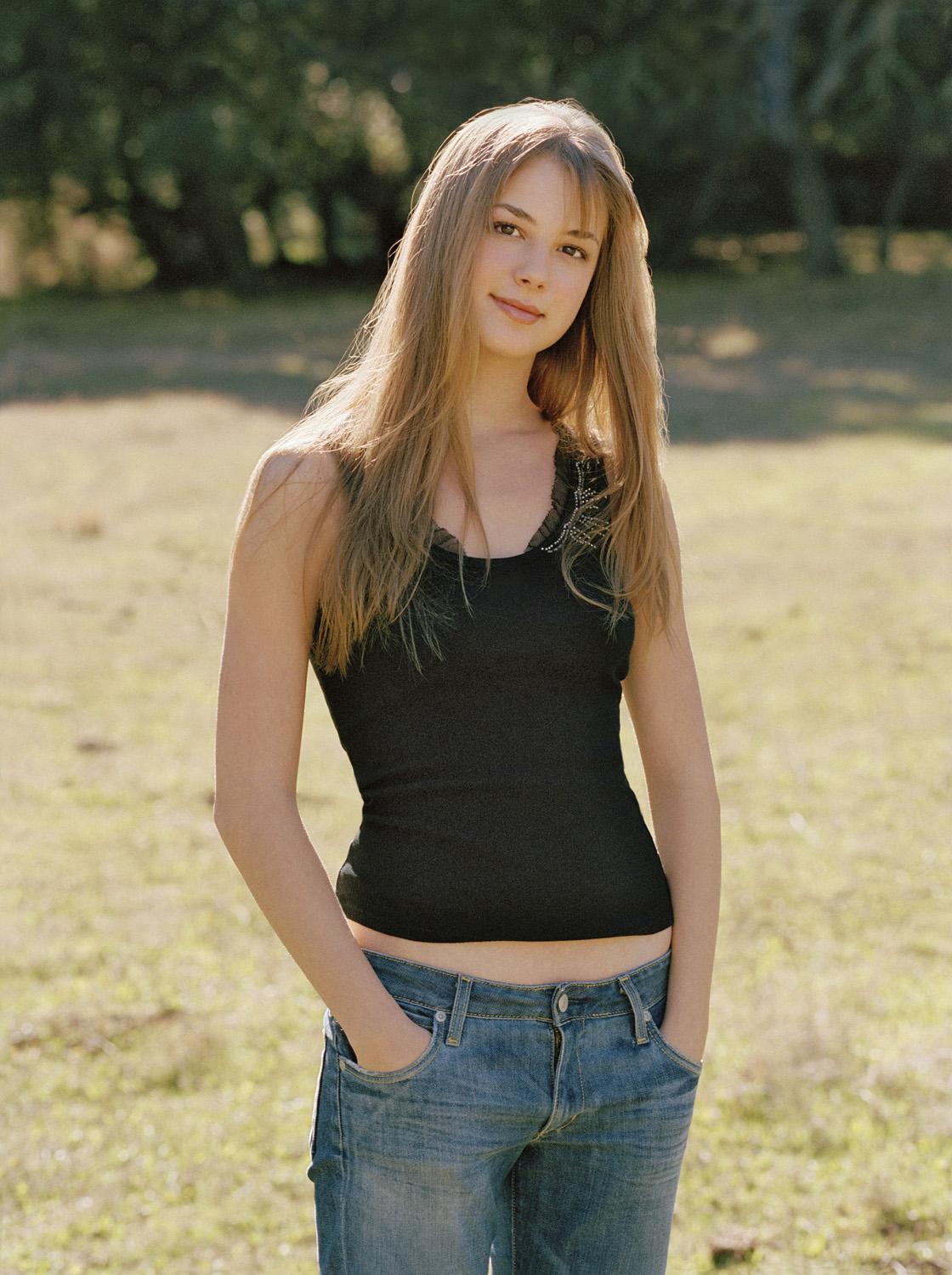Emily Vancamp Women Actress Jeans Long Hair Hands In Pockets Grass Canadian 1120x1500