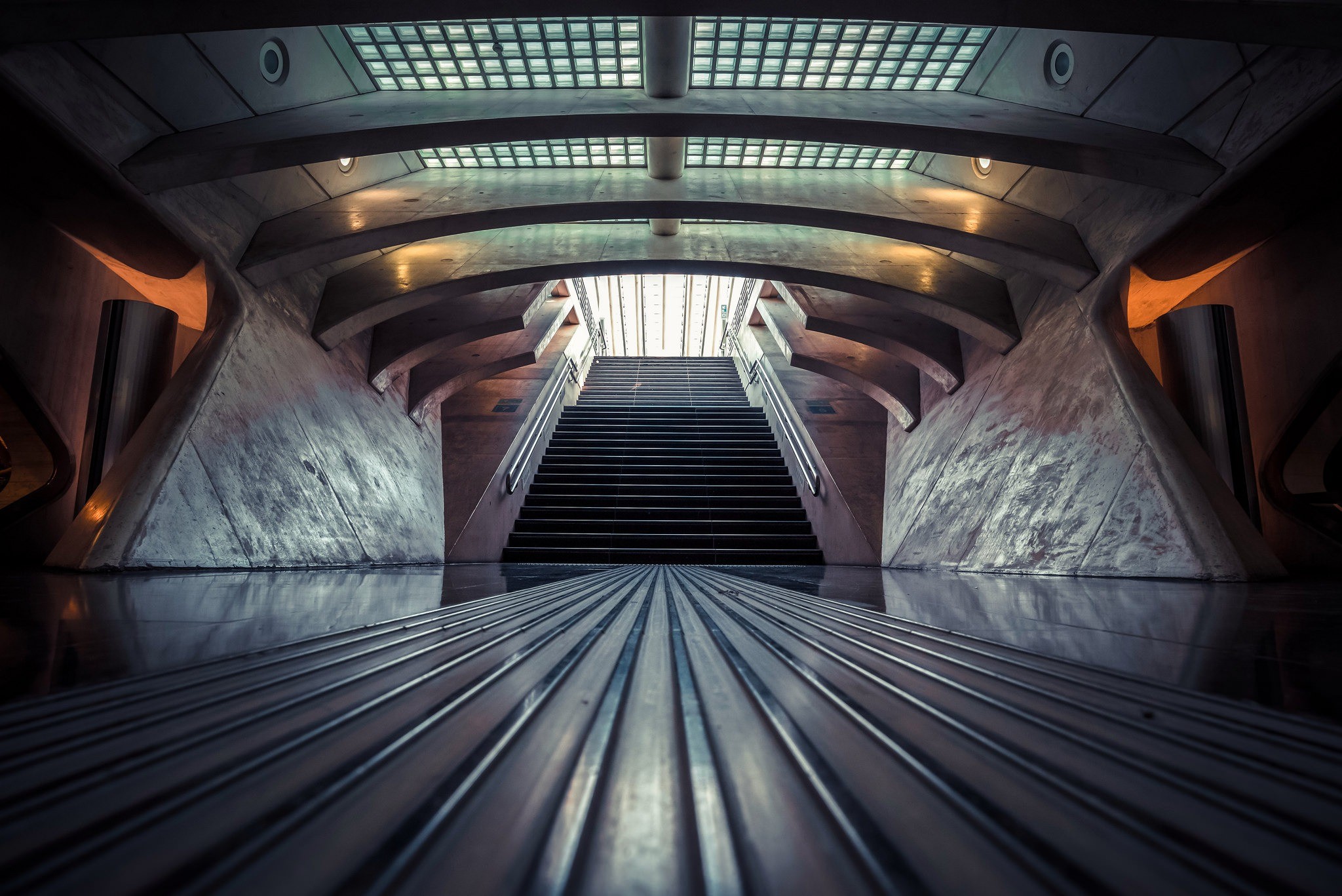 Architecture Tunnel Interior Stairway Symmetry Stairs 2048x1367