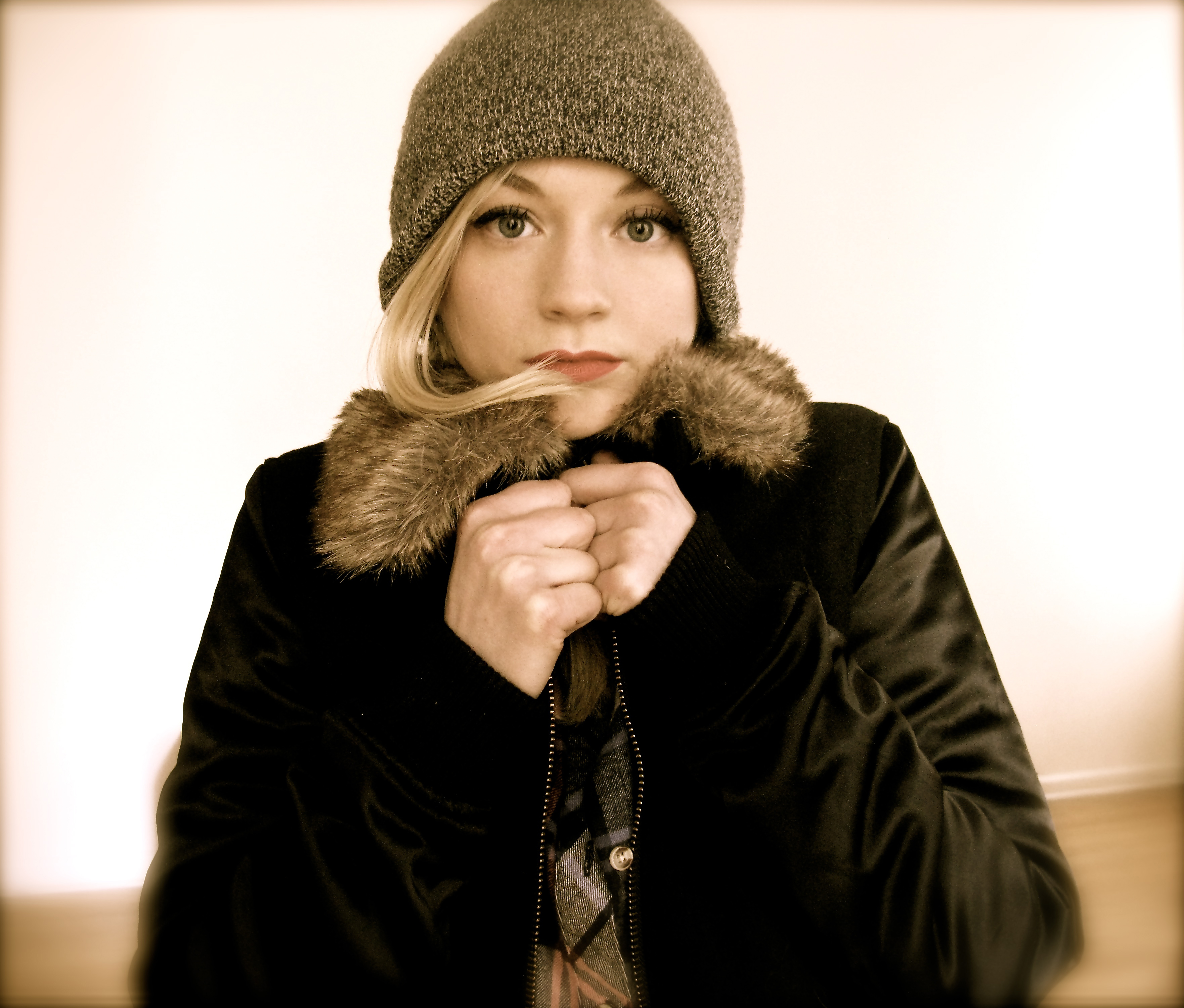 Emily Kinney Actress Singer American 3525x3000