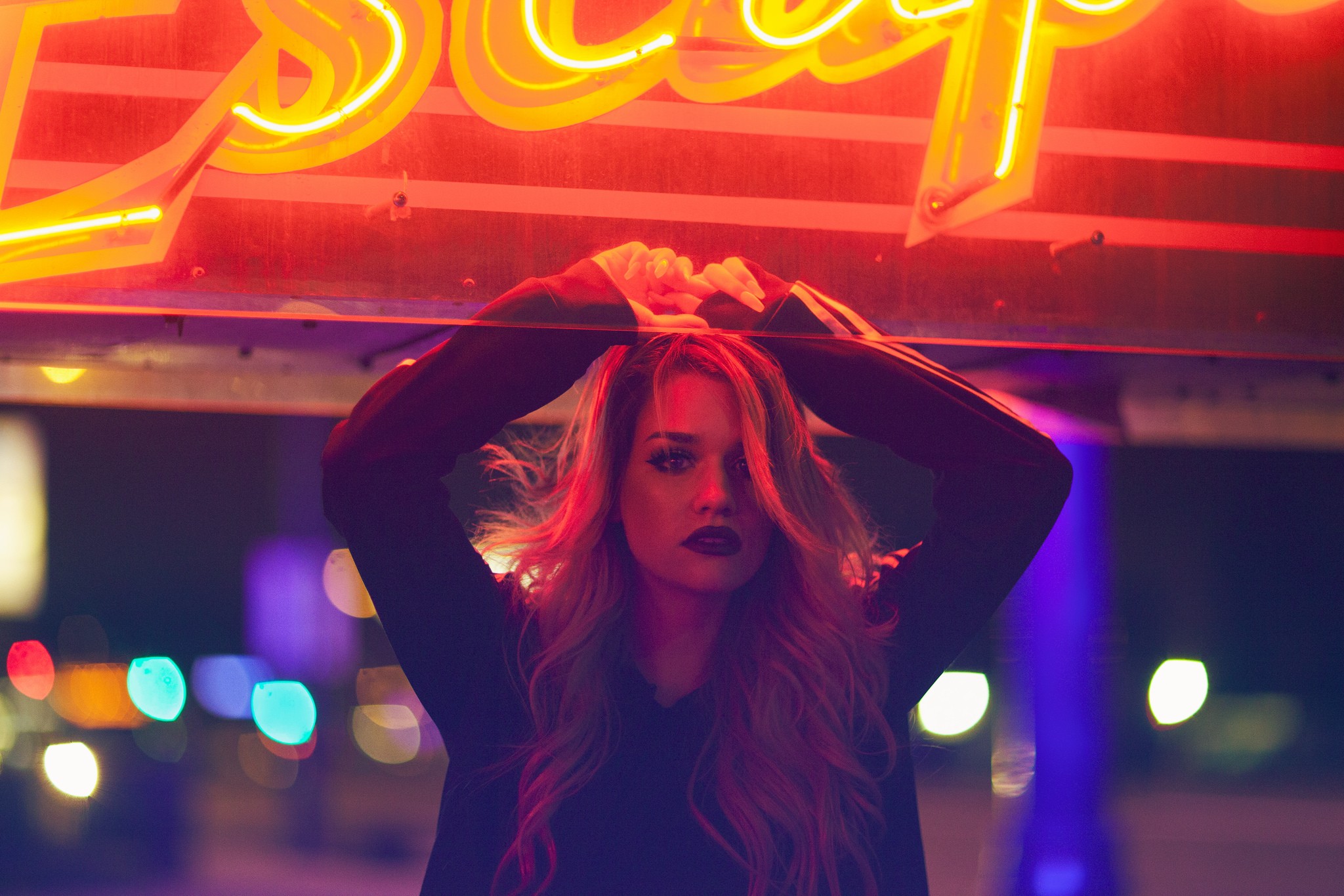 Women Ruby James Neon Hands On Head Looking At Viewer Wavy Hair Samantha Ravndahl 2048x1365