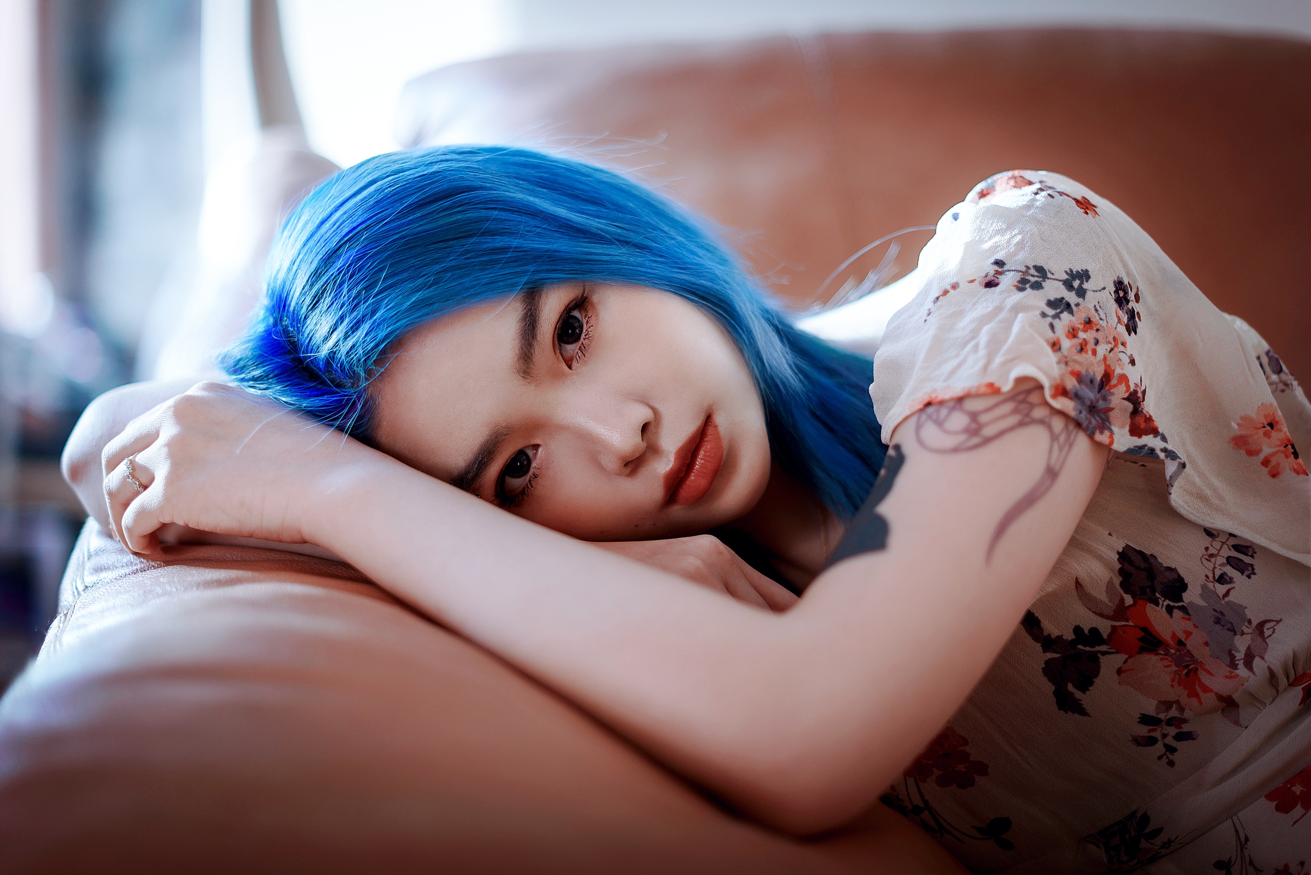 Women Model Asian Blue Hair Dyed Hair Looking At Viewer Pierced Eyebrow Pink Lipstick Dress Couch De 2560x1709