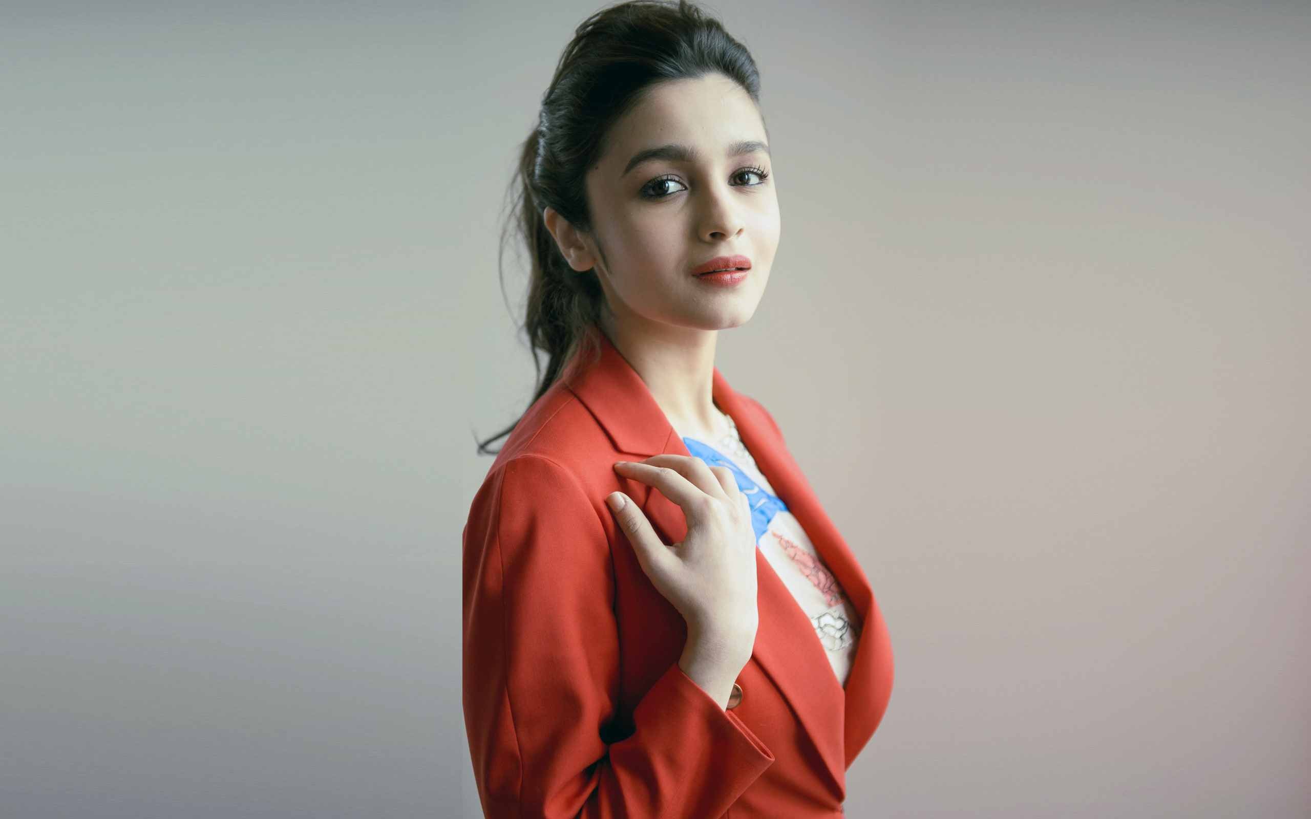 Alia Bhatt Women Brunette Standing Brown Eyes Looking At Viewer Simple Background Red Jackets 2560x1600