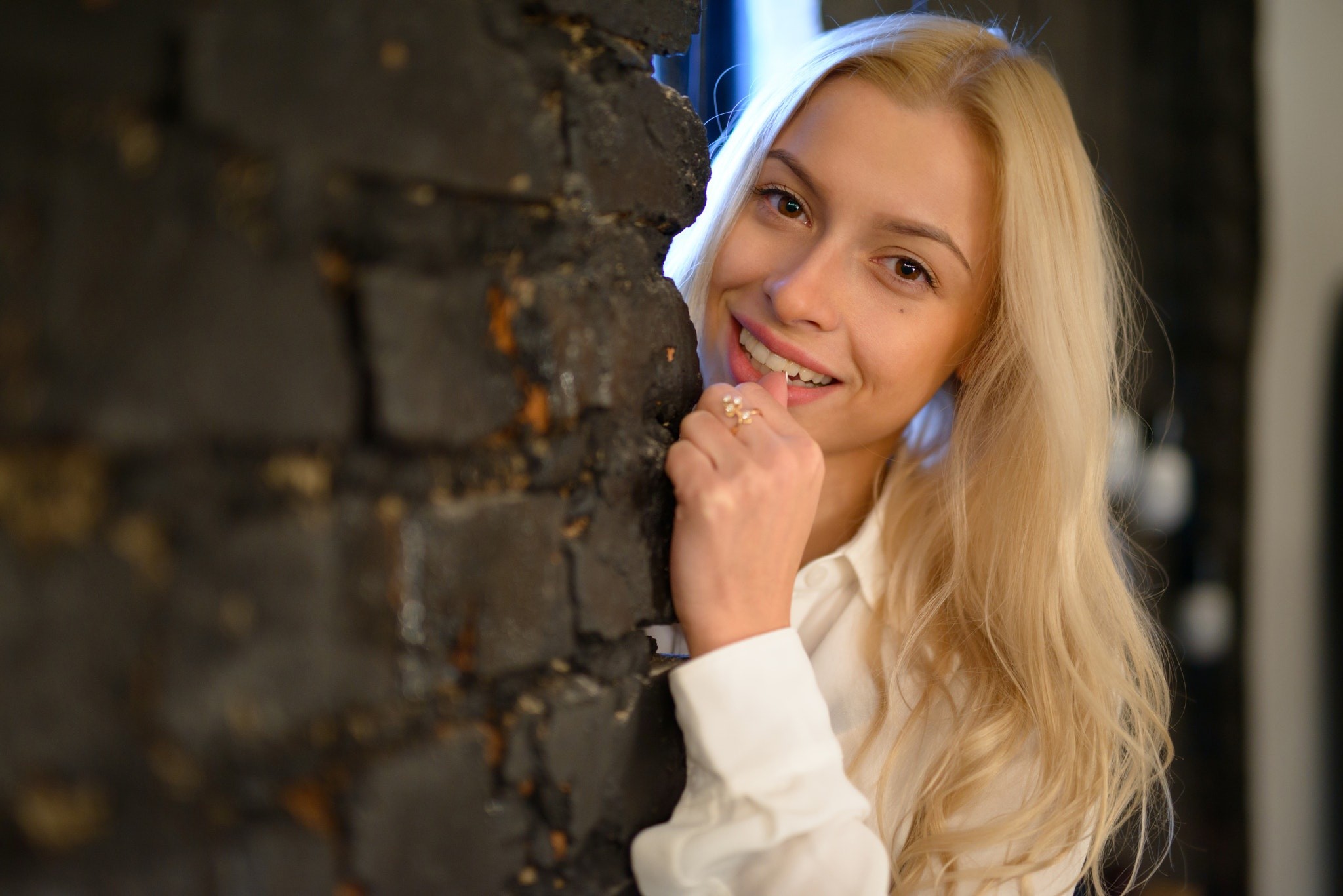 Anton Pechkurov Smiling Bricks Wall Blonde Face Women Model Portrait Long Hair 2048x1367