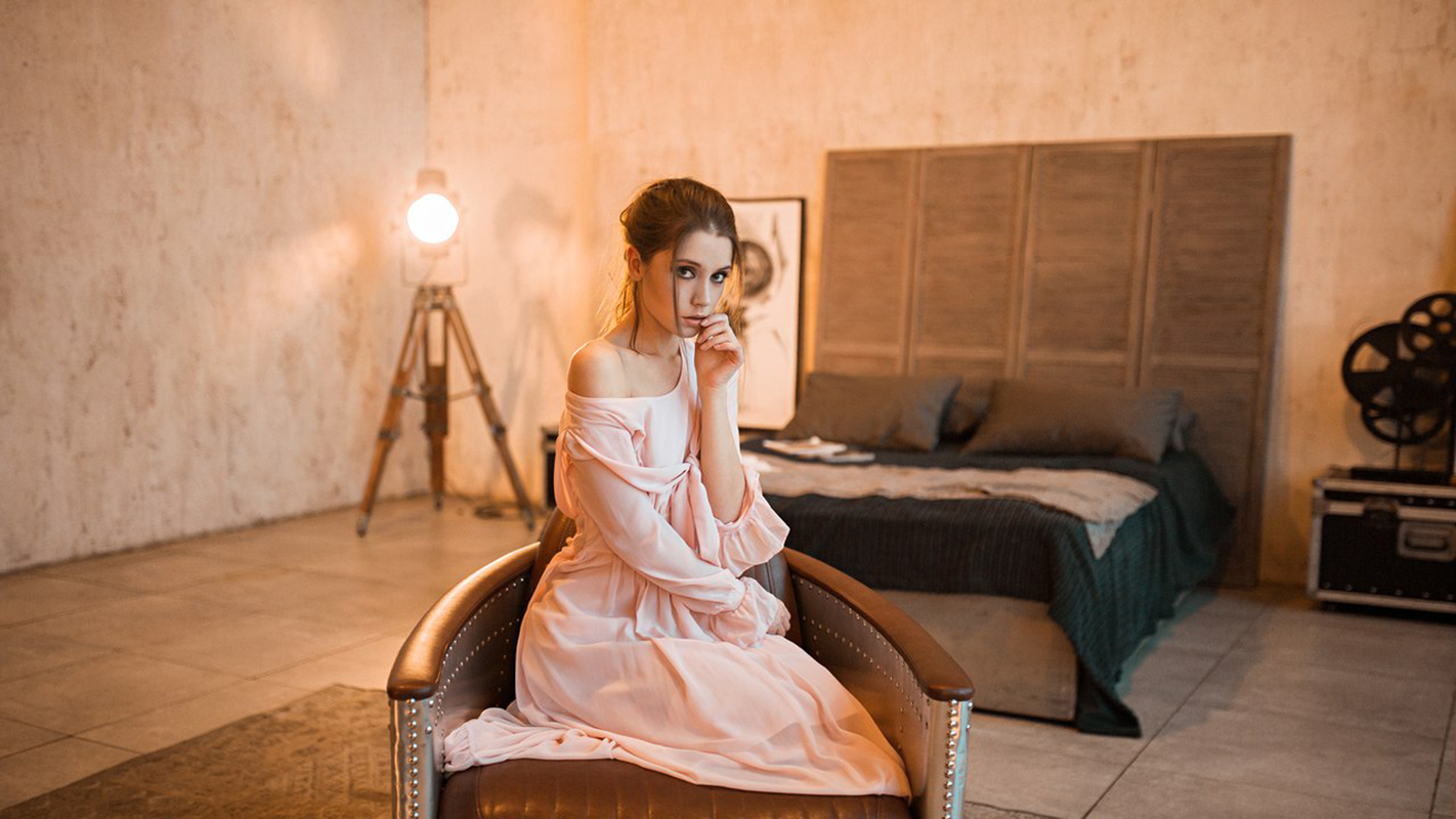 Ksenia Kokoreva Women Brunette Looking At Viewer Hand On Face Bare Shoulders Dress Knot Pink Clothin 1422x800