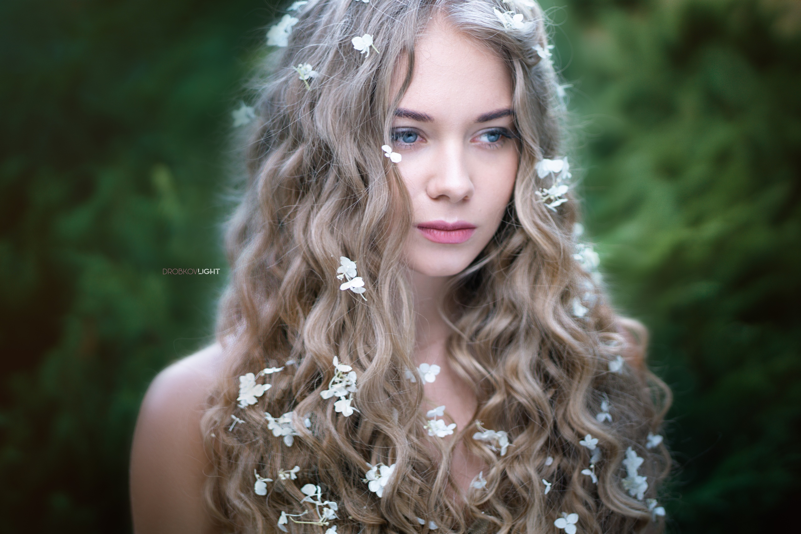 Lilia Bespalaya Women Model Blonde Long Hair Flower In Hair Bare Shoulders Looking Away Blue Eyes Ou 2560x1707