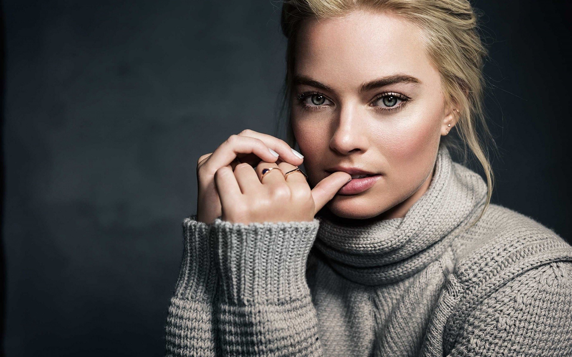 Margot Robbie Women Blonde Blue Eyes Face Actress Sweater Biting Finger Hands 1920x1200