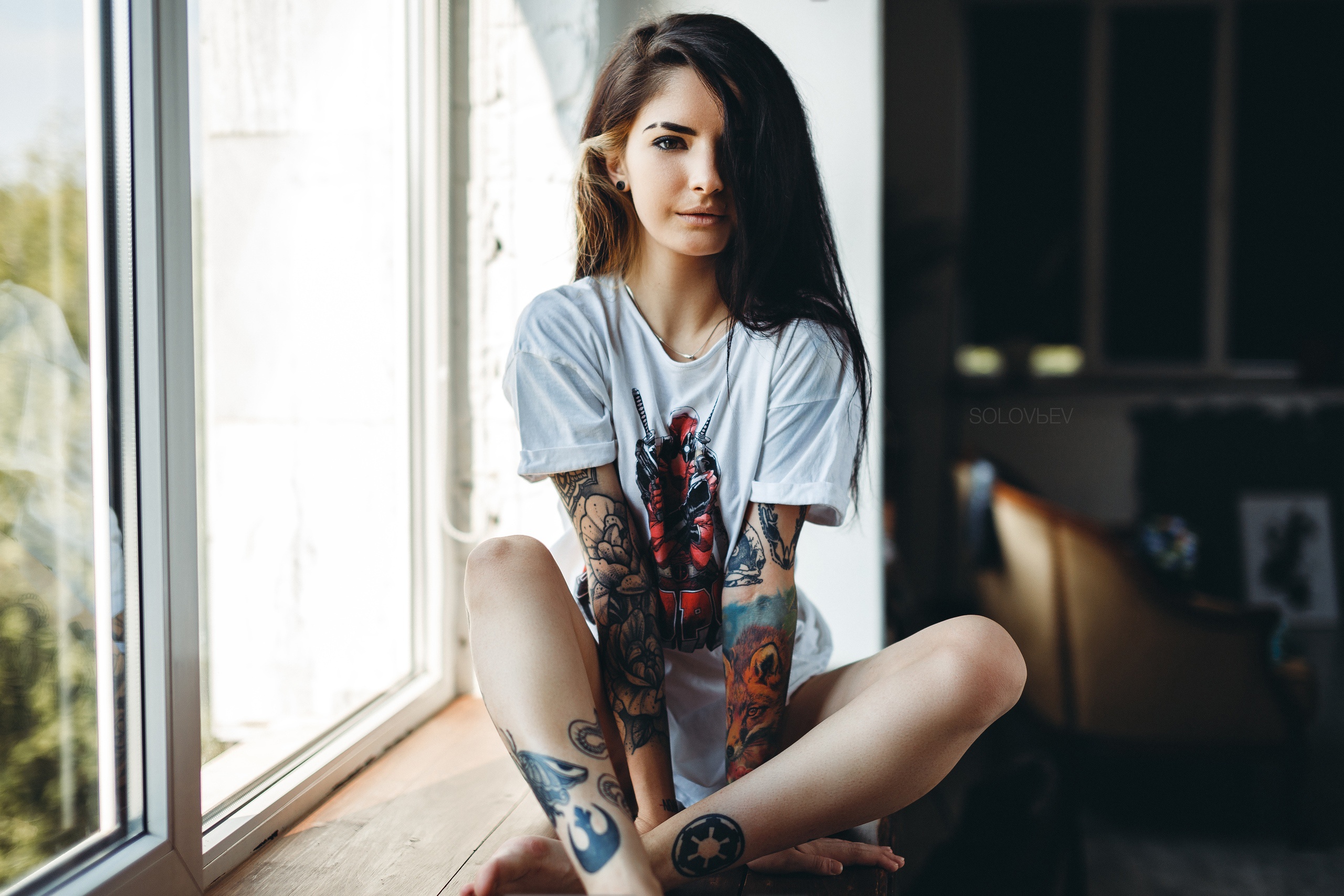 Artem Solov Ev Tattoo Sitting Women 2560x1707