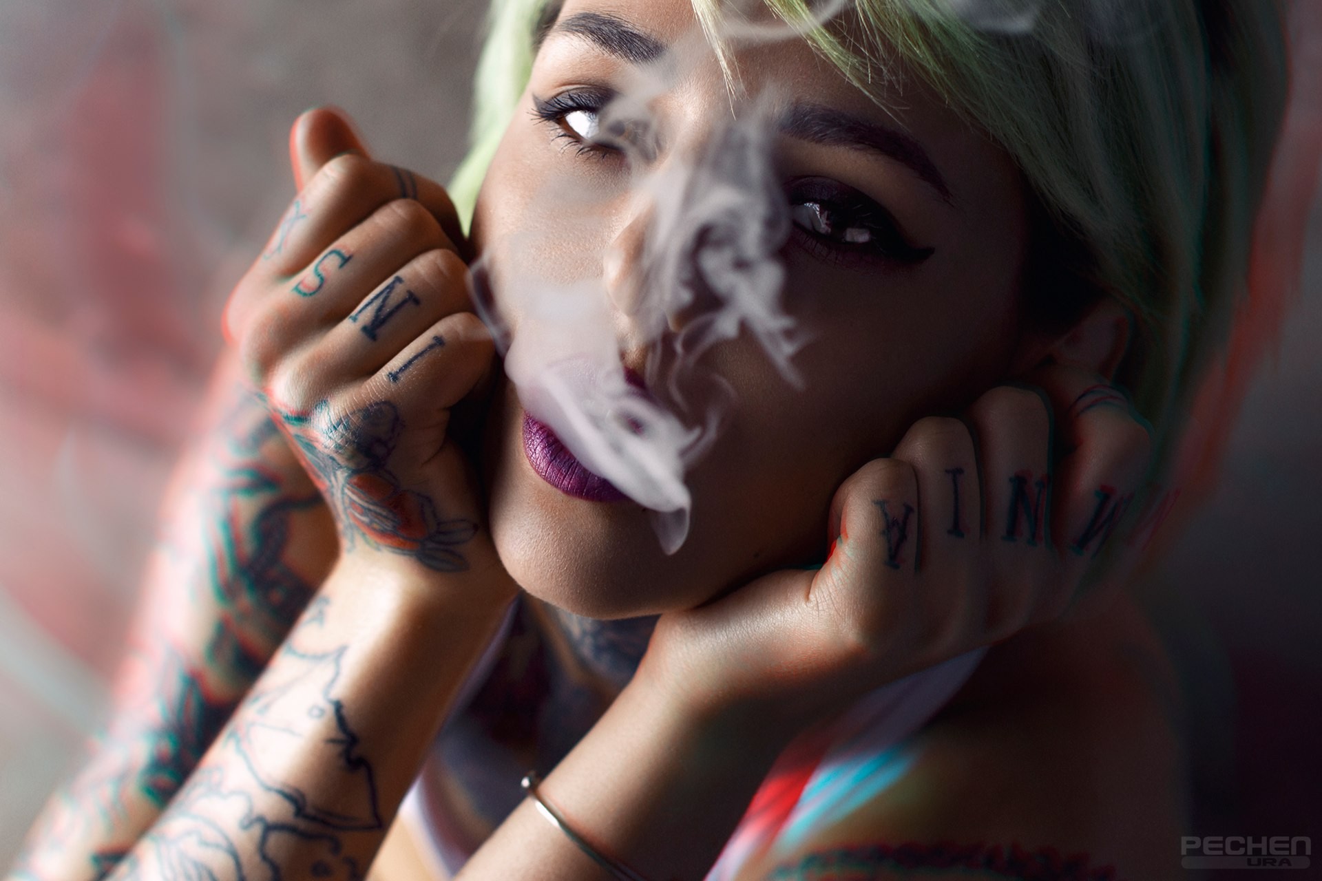 Anuta Bessonova Women Face Tattoo Smoke Ura Pechen Dyed Hair 1920x1280
