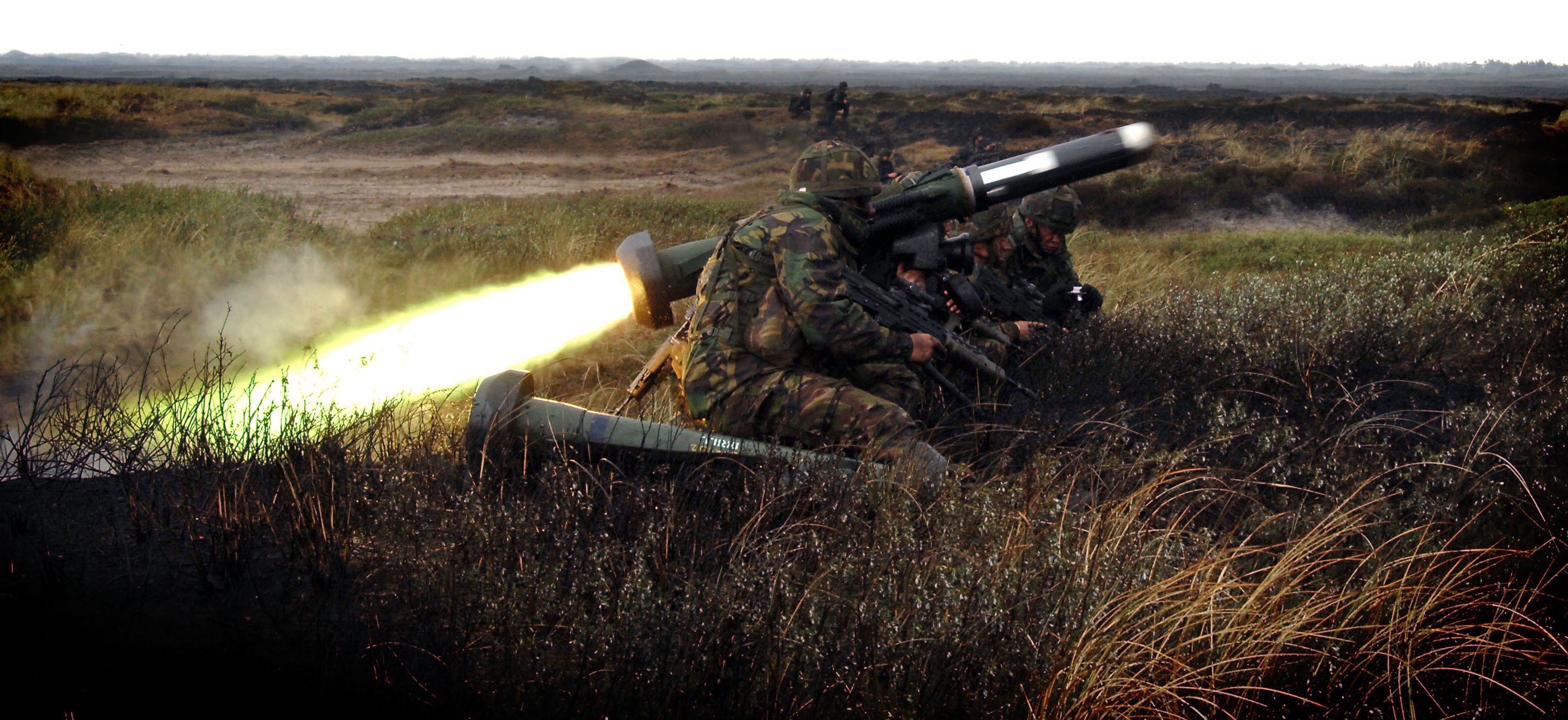 Soldier Military Camouflage Shooting Men Rocket Gun Outdoors 3000x1378