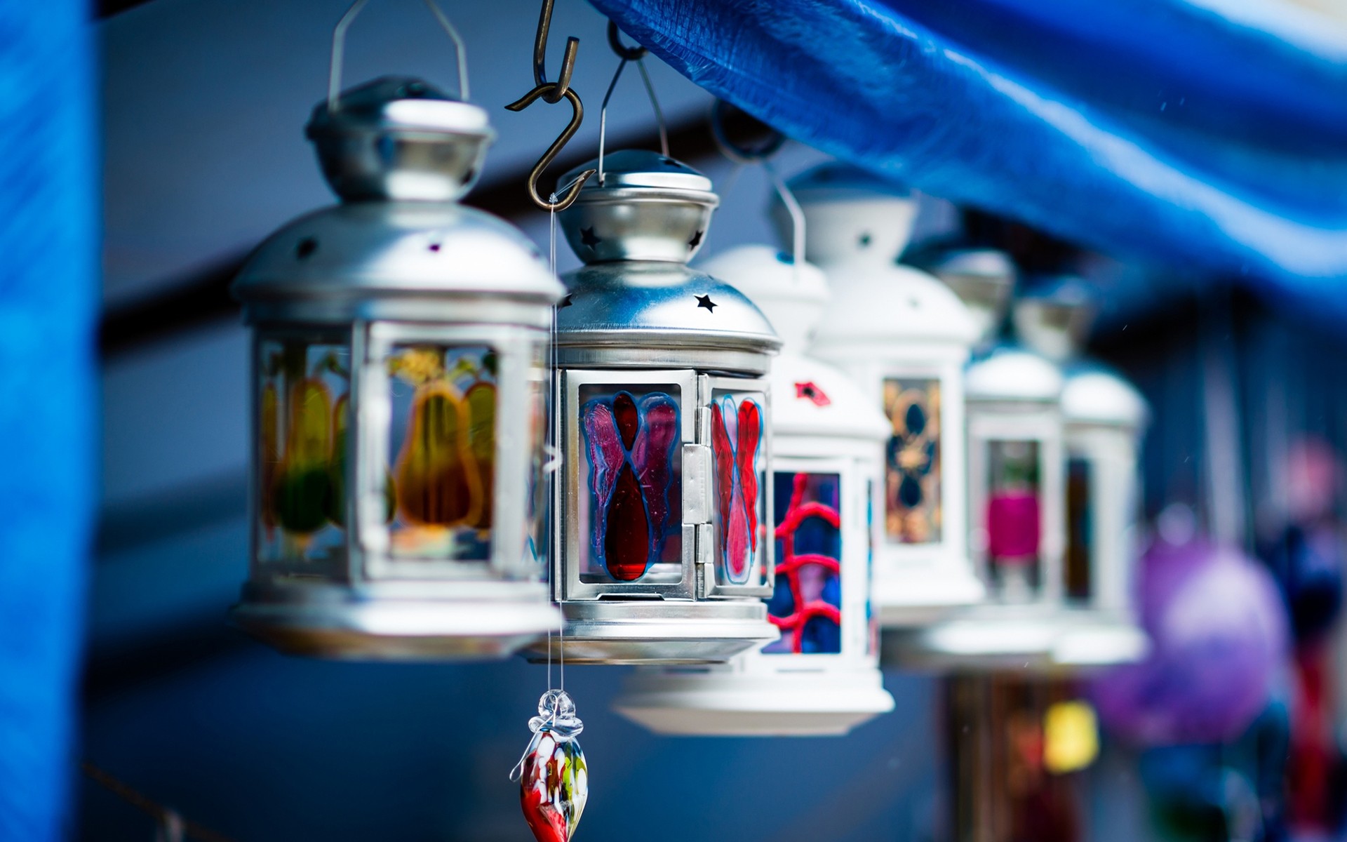 Lantern Decorations Stained Glass Lamp Macro Blue Flames Blurred Photography Depth Of Field 1920x1200