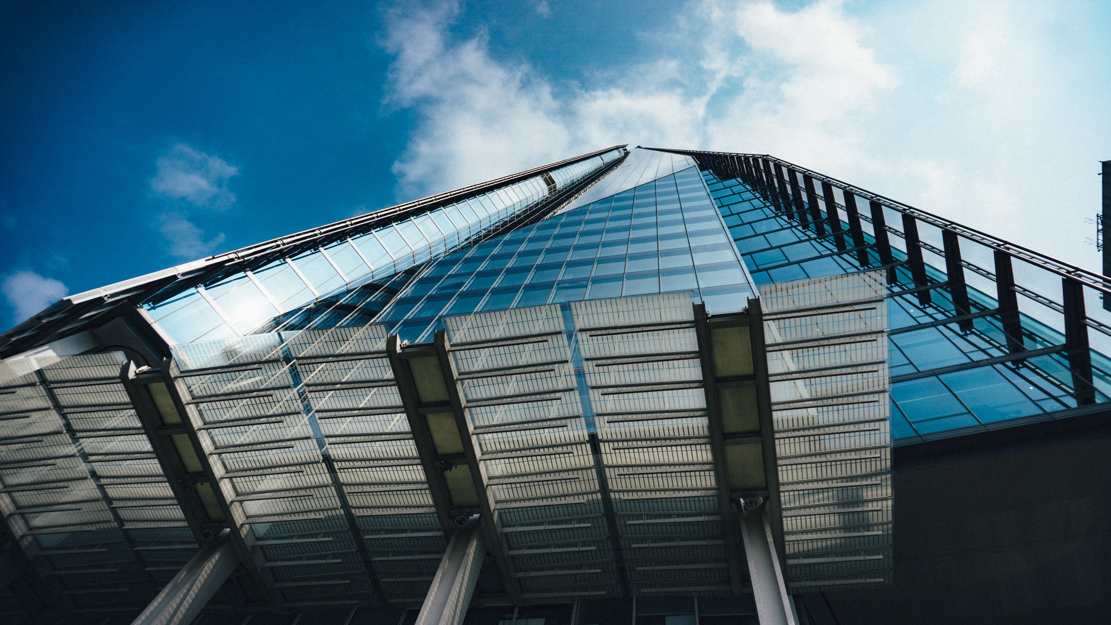 Skyscraper The Shard London England Building Clouds 3840x2160