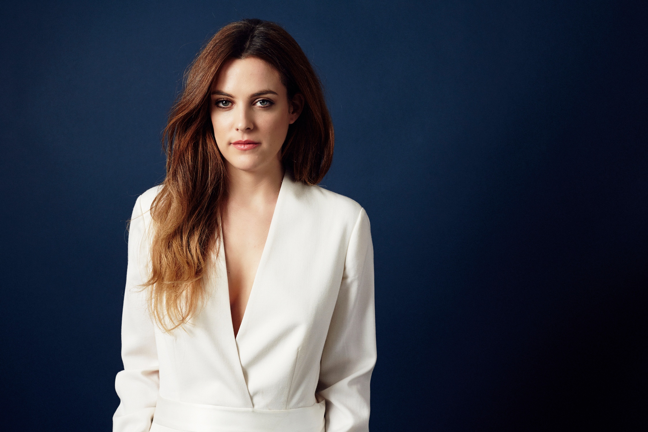 Riley Keough Women Actress Blue Eyes White Clothing Gradient Simple Background Elvis Presley 2250x1500