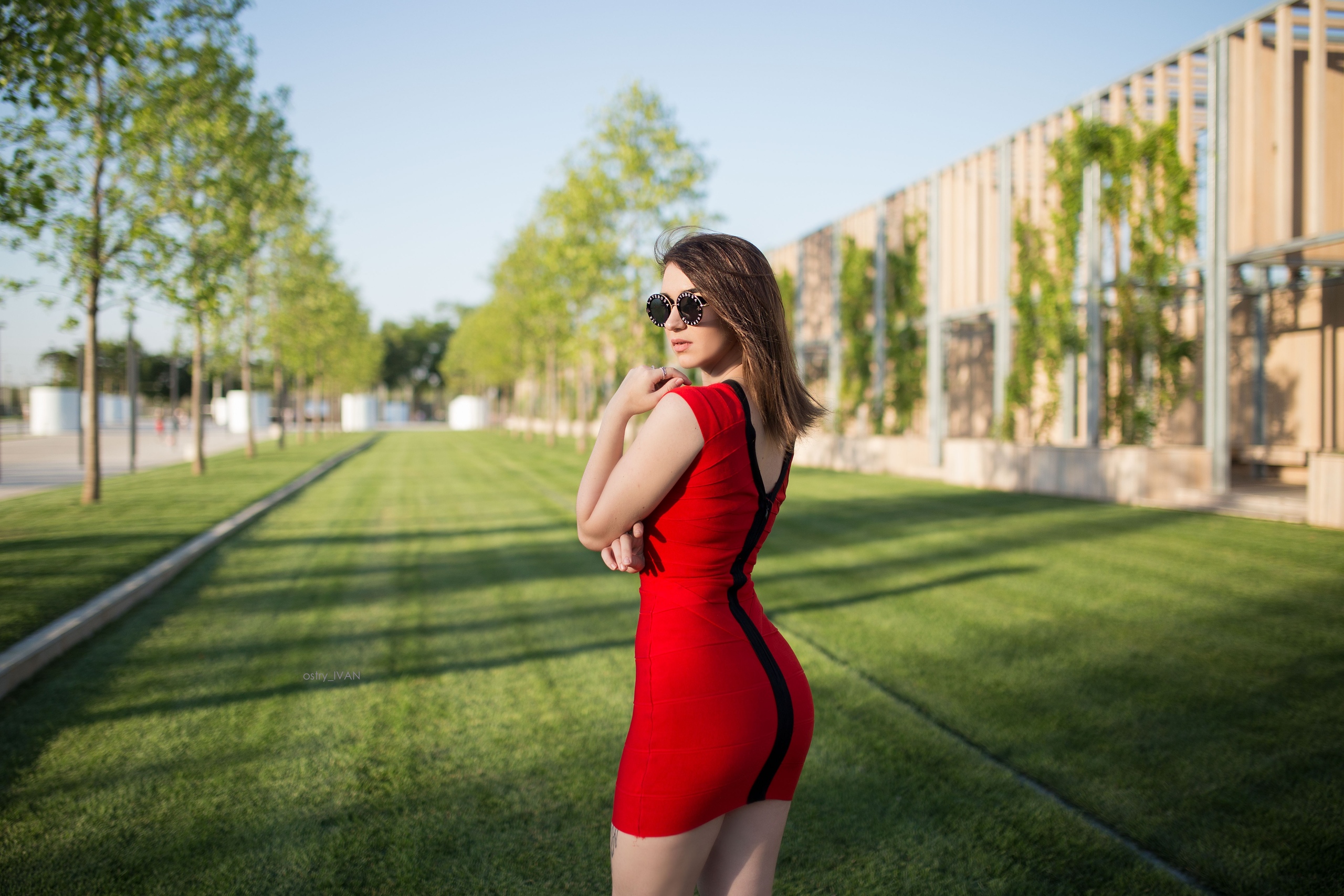 Women Model Brunette Women With Shades Outdoors Dress Red Dress Tight Dress Zipper Tattoo Shadow Gra 2560x1707